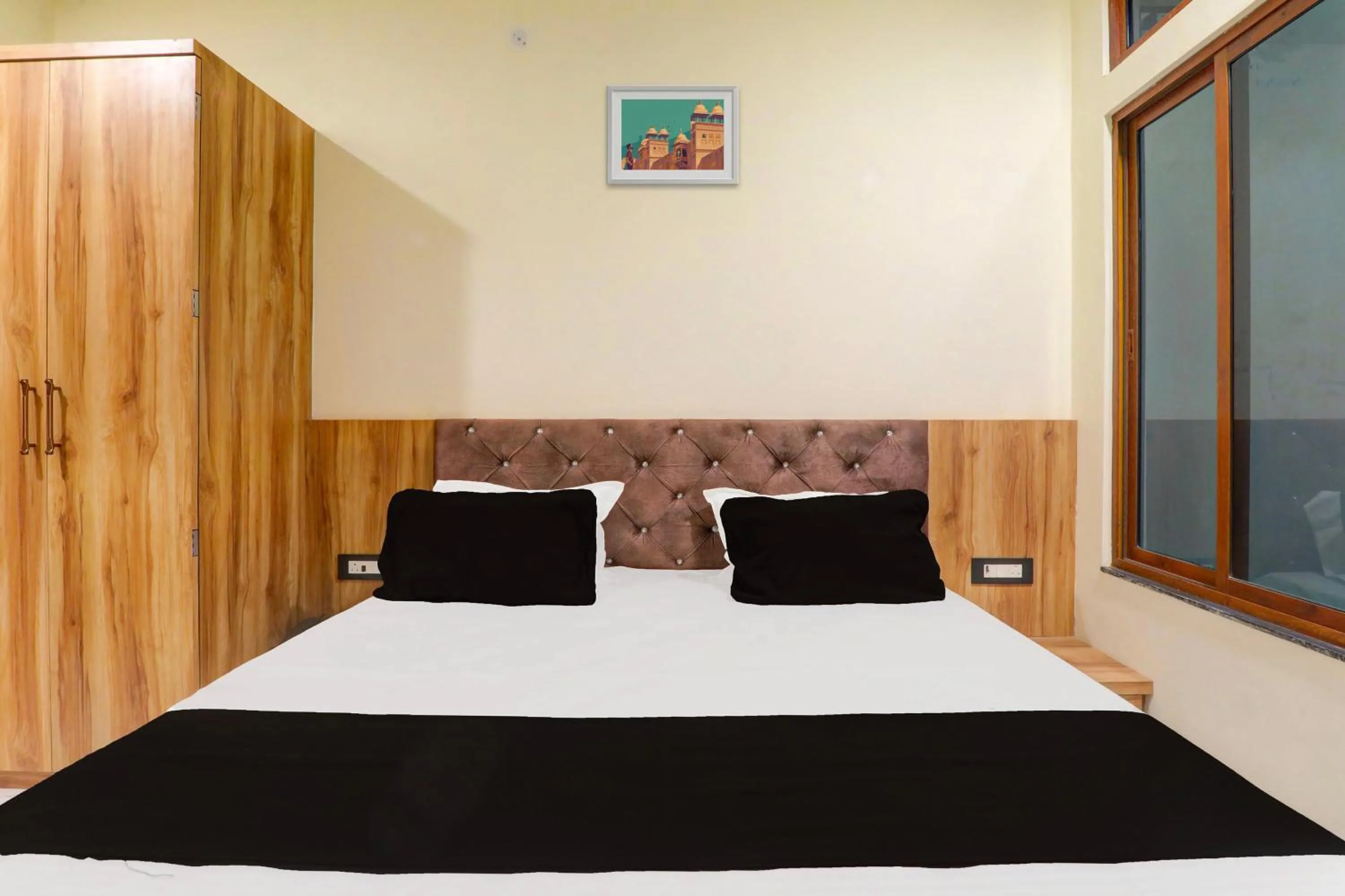 Bedroom, Bed in Super Hotel O Manyam Palace
