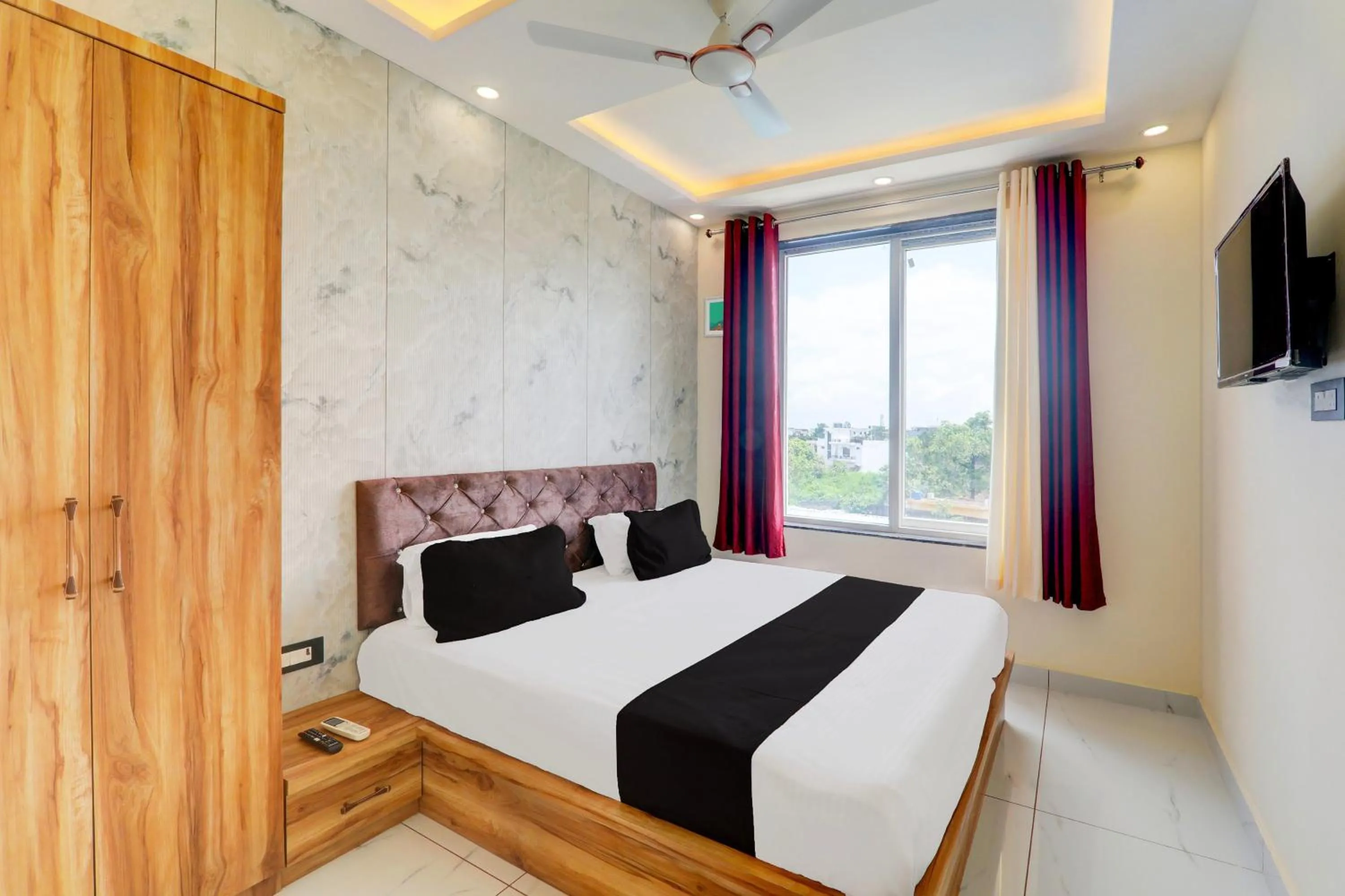Bedroom, Bed in Super Hotel O Manyam Palace