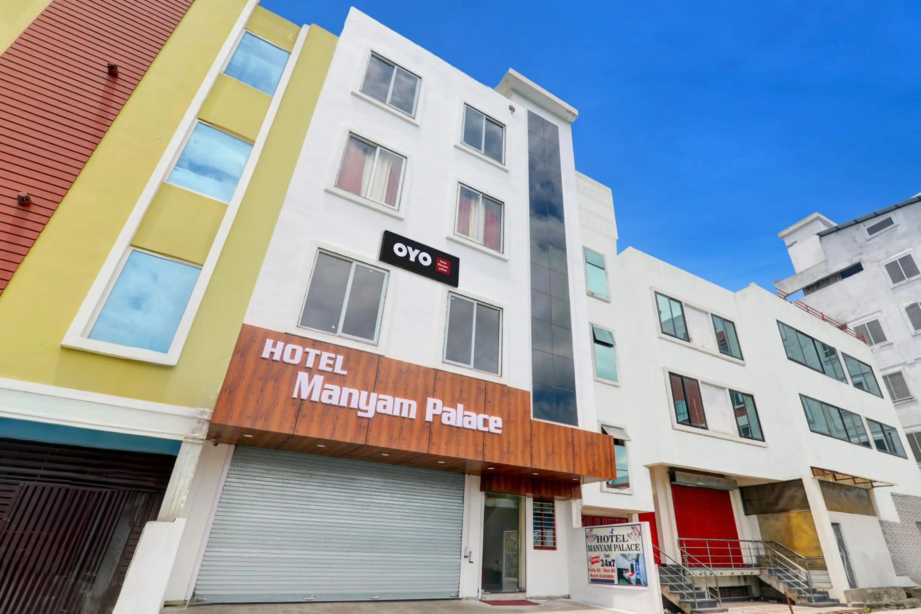 Facade/entrance in Super Hotel O Manyam Palace