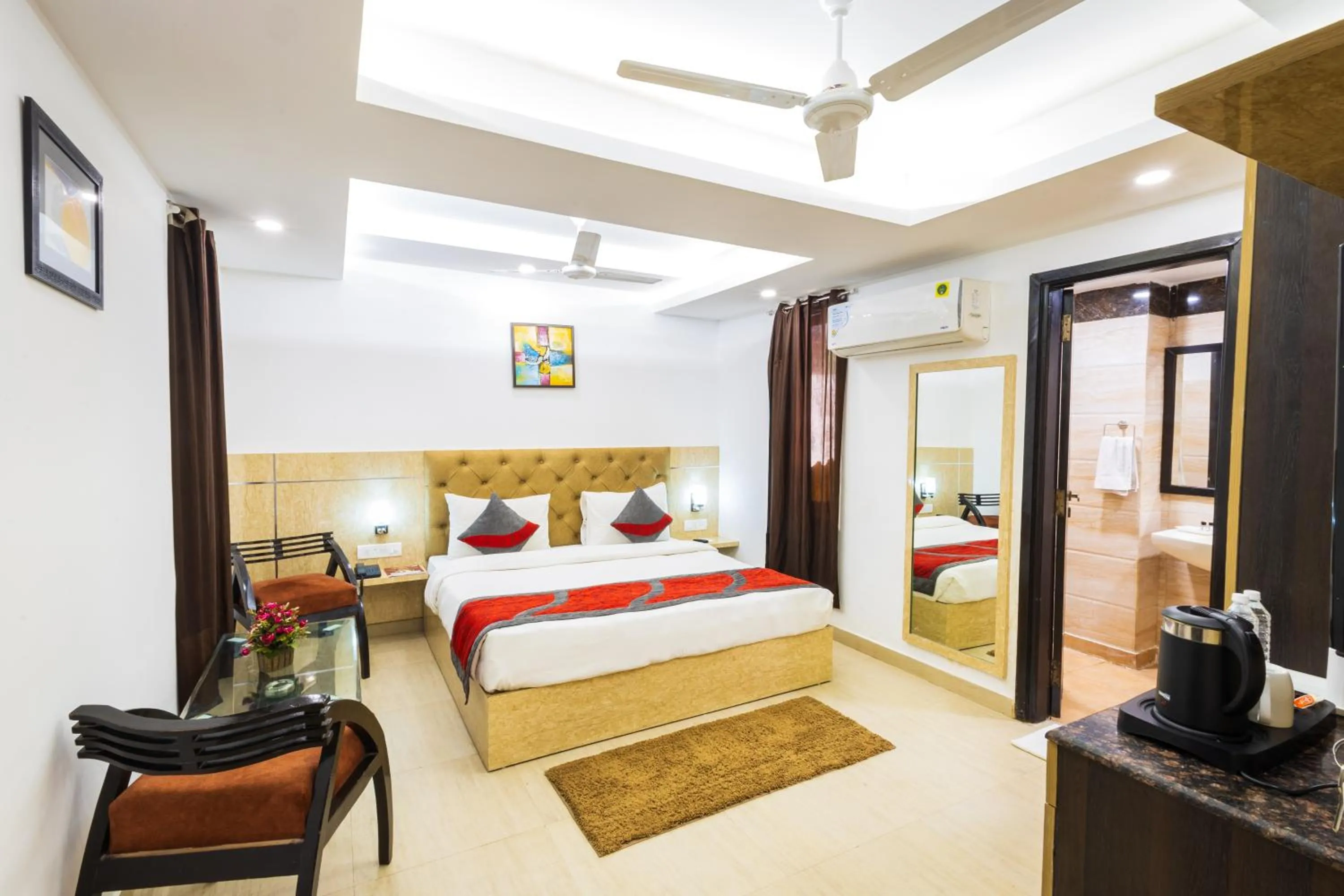 Hotel The Gold Inn - Walking Distance From Gaffar Market Karol Bagh Delhi
