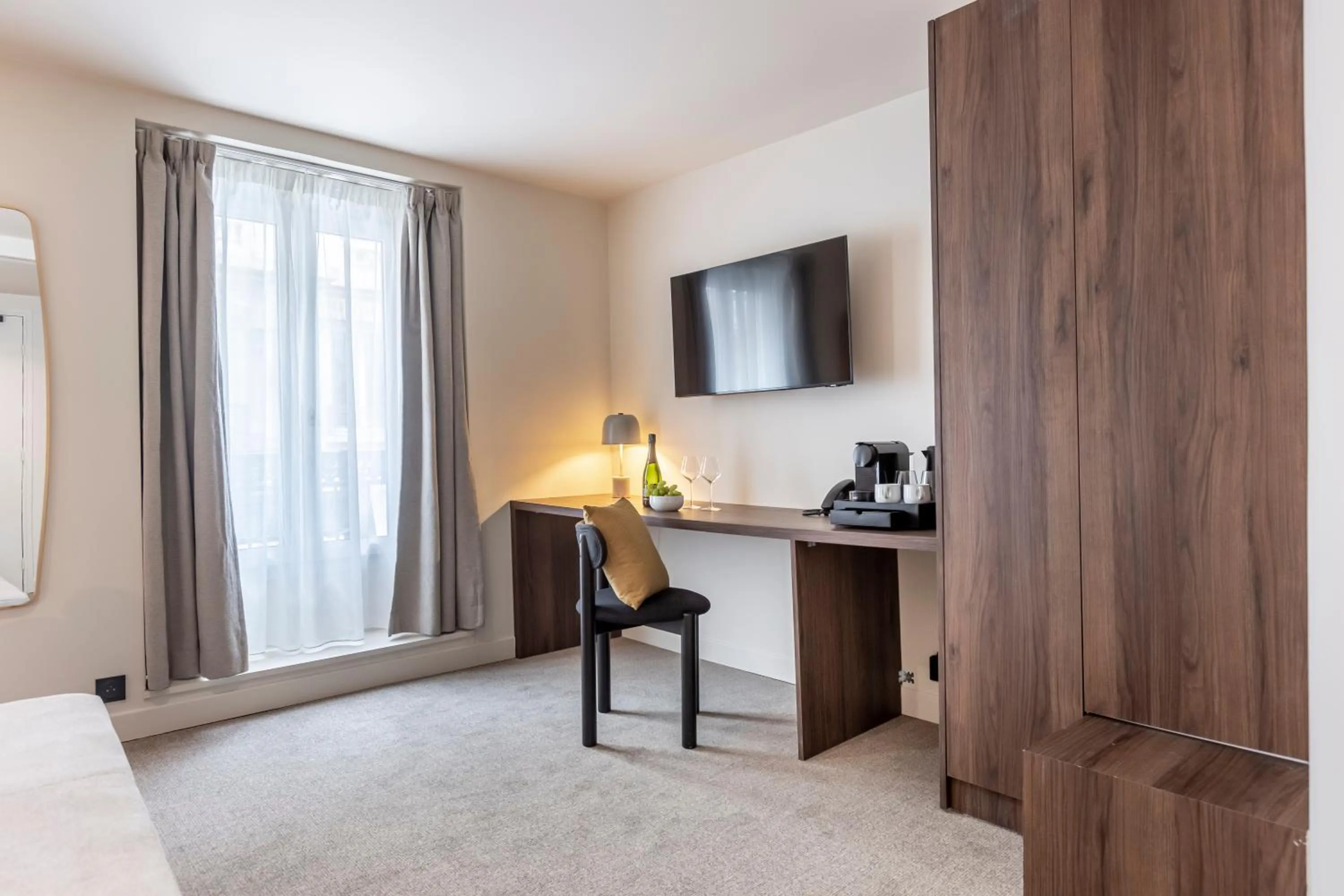 TV and multimedia, Bed in Le Monsieur By Sweett