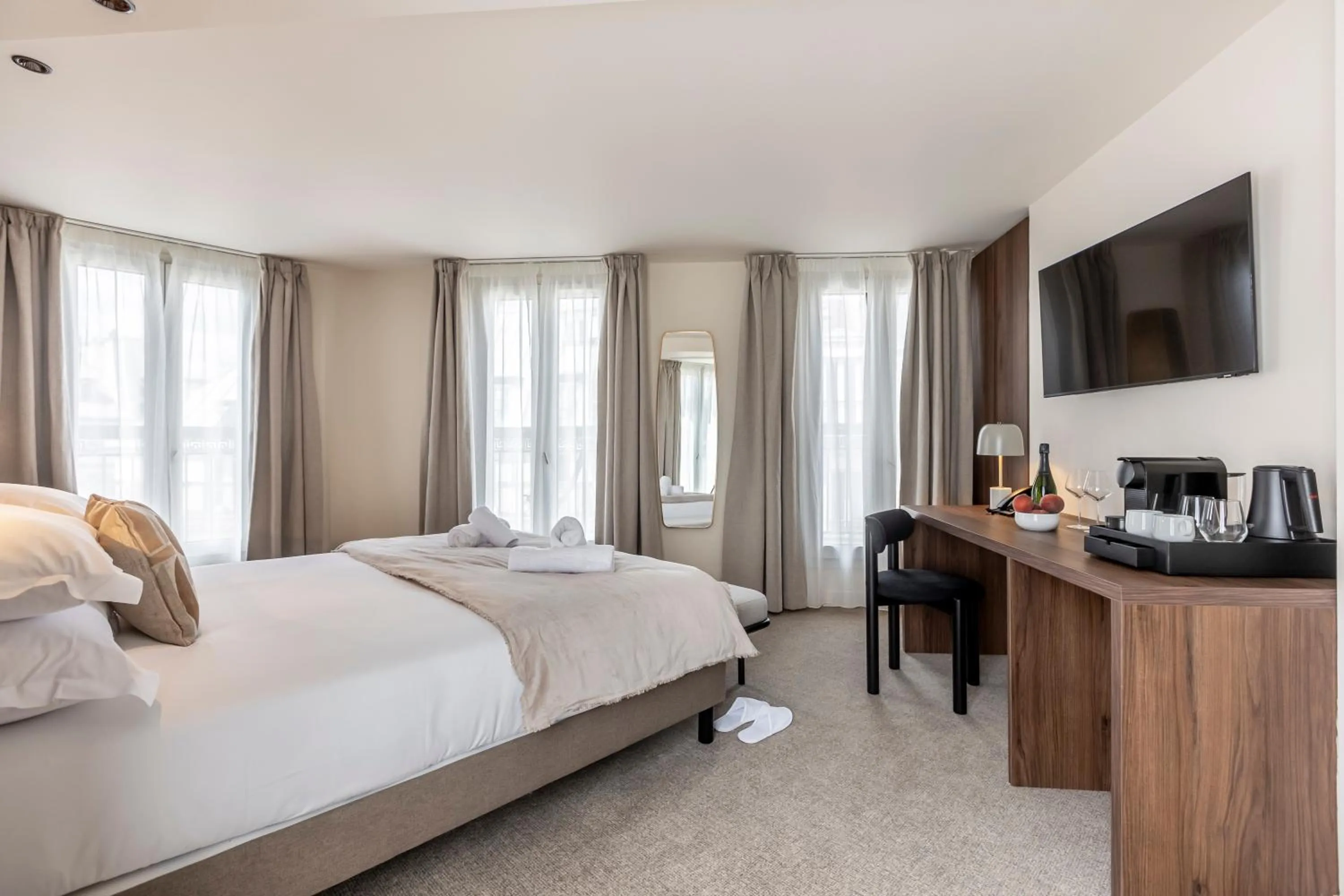 TV and multimedia, Bed in Le Monsieur By Sweett