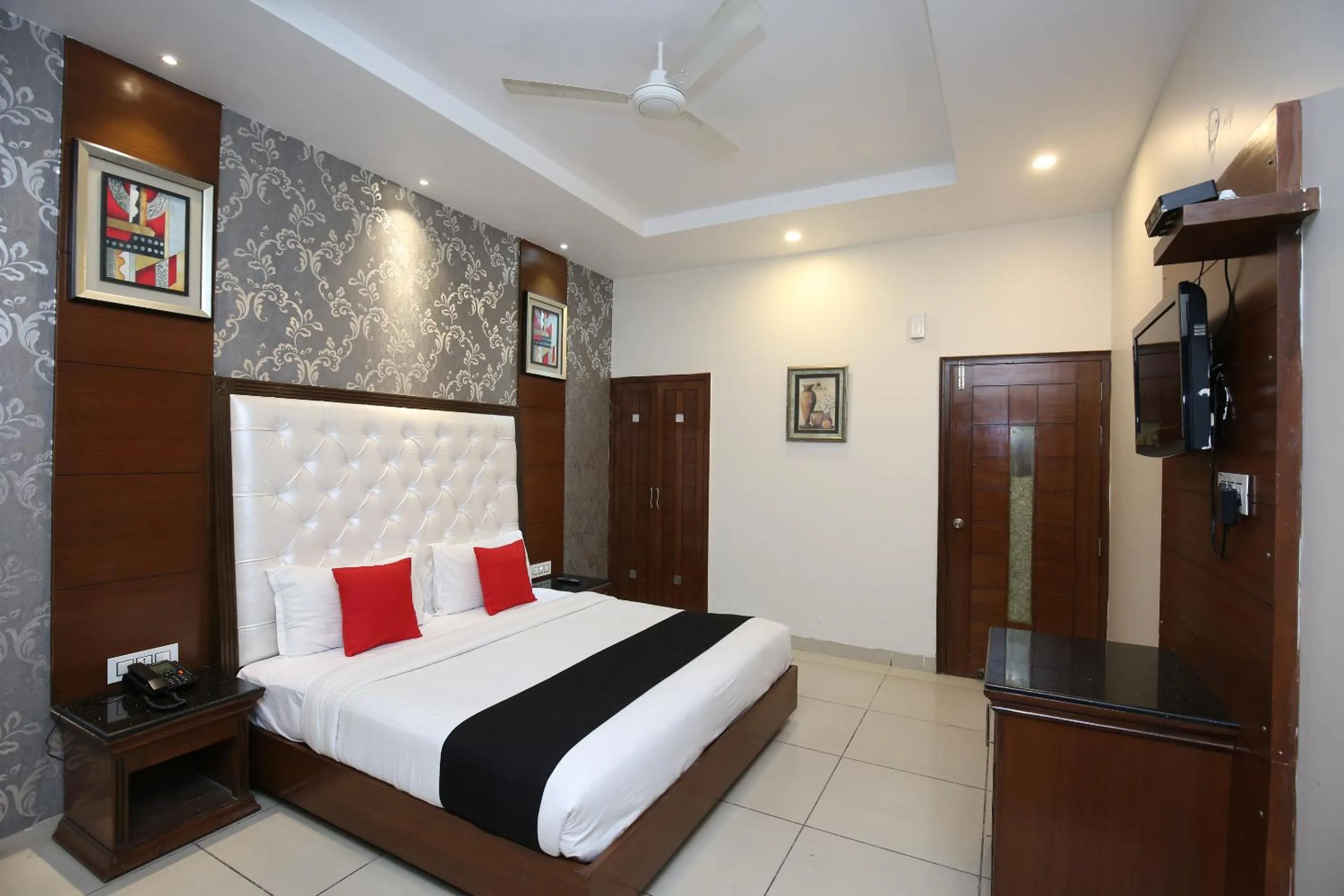 Bedroom, Bed in Hotel Shagun Chandigarh Zirakpur