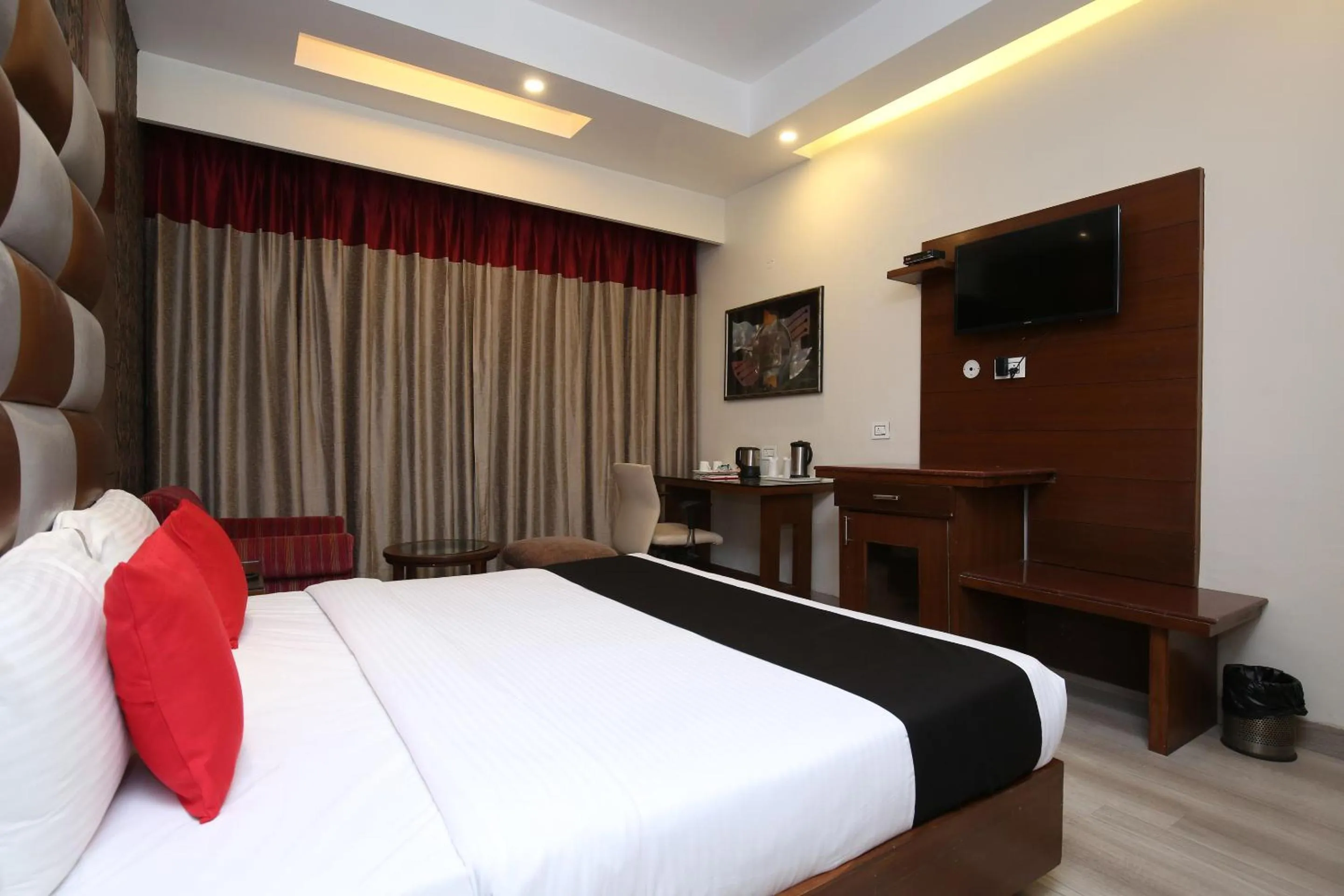 Bedroom, Bed in Hotel Shagun Chandigarh Zirakpur