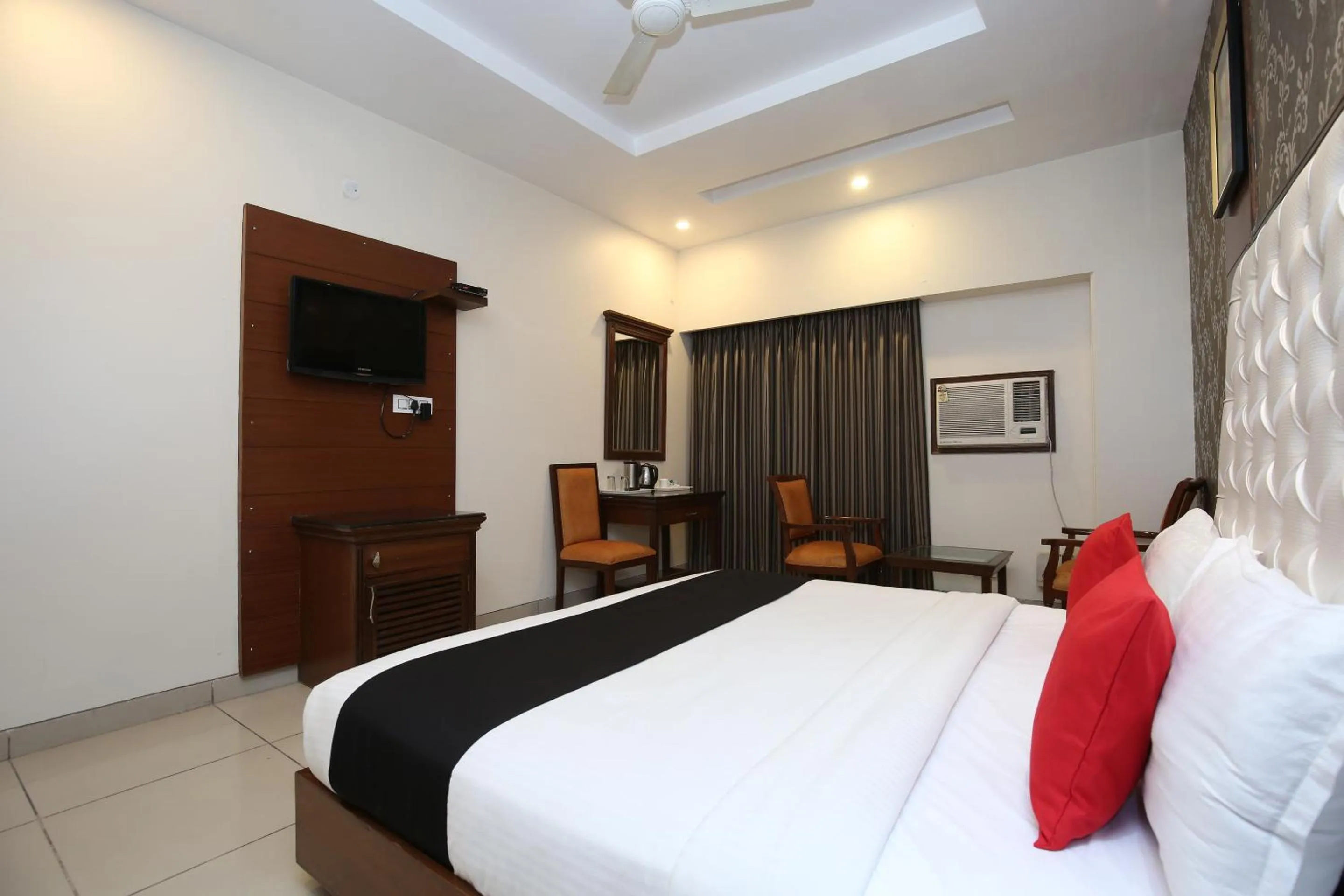 Bedroom, Bed in Hotel Shagun Chandigarh Zirakpur