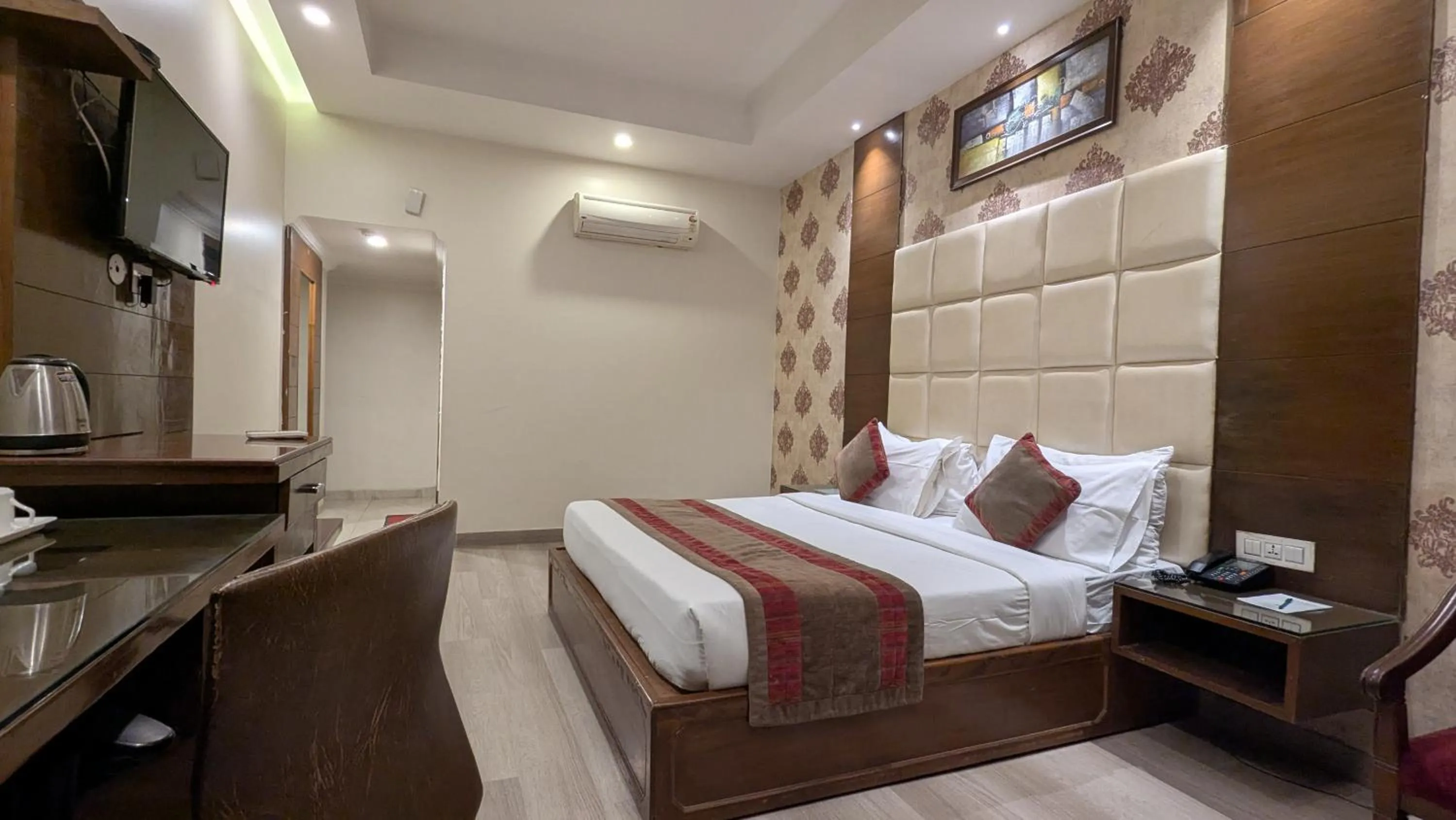 Bedroom, Bed in Hotel Shagun Chandigarh Zirakpur