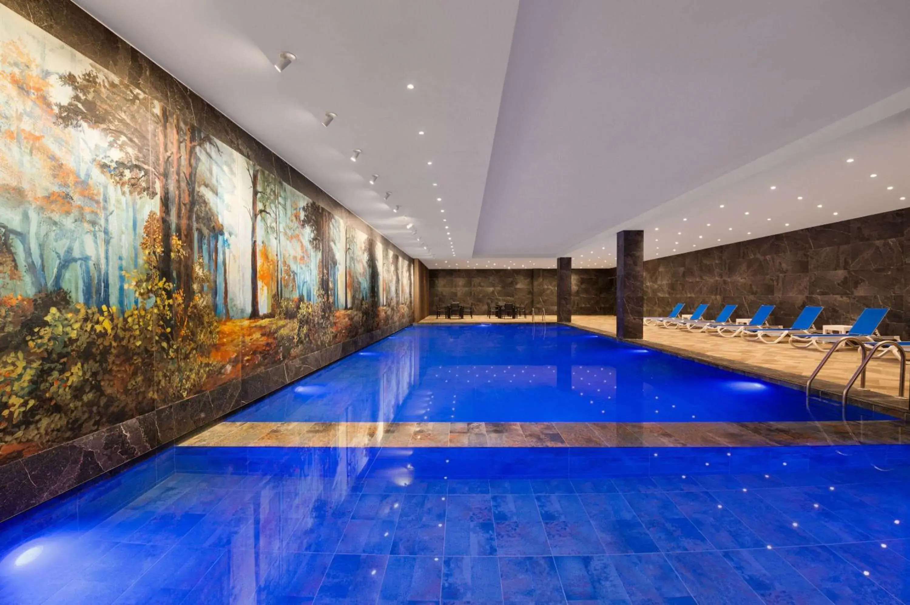 Swimming pool in Ramada by Wyndham Gaziantep Swimming pool in Ramada by Wyndham Gaziantep