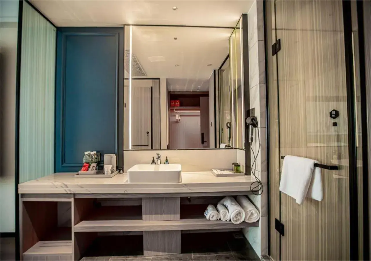 Property building in Microtel by Wyndham Qingdao Huangdao Property building in Microtel by Wyndham Qingdao Huangdao