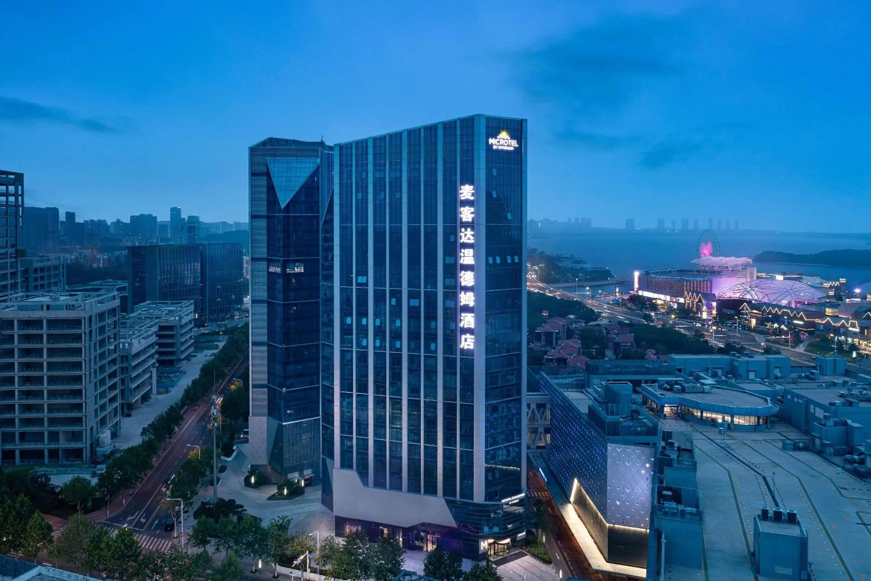 Property building in Microtel by Wyndham Qingdao Huangdao Property building in Microtel by Wyndham Qingdao Huangdao