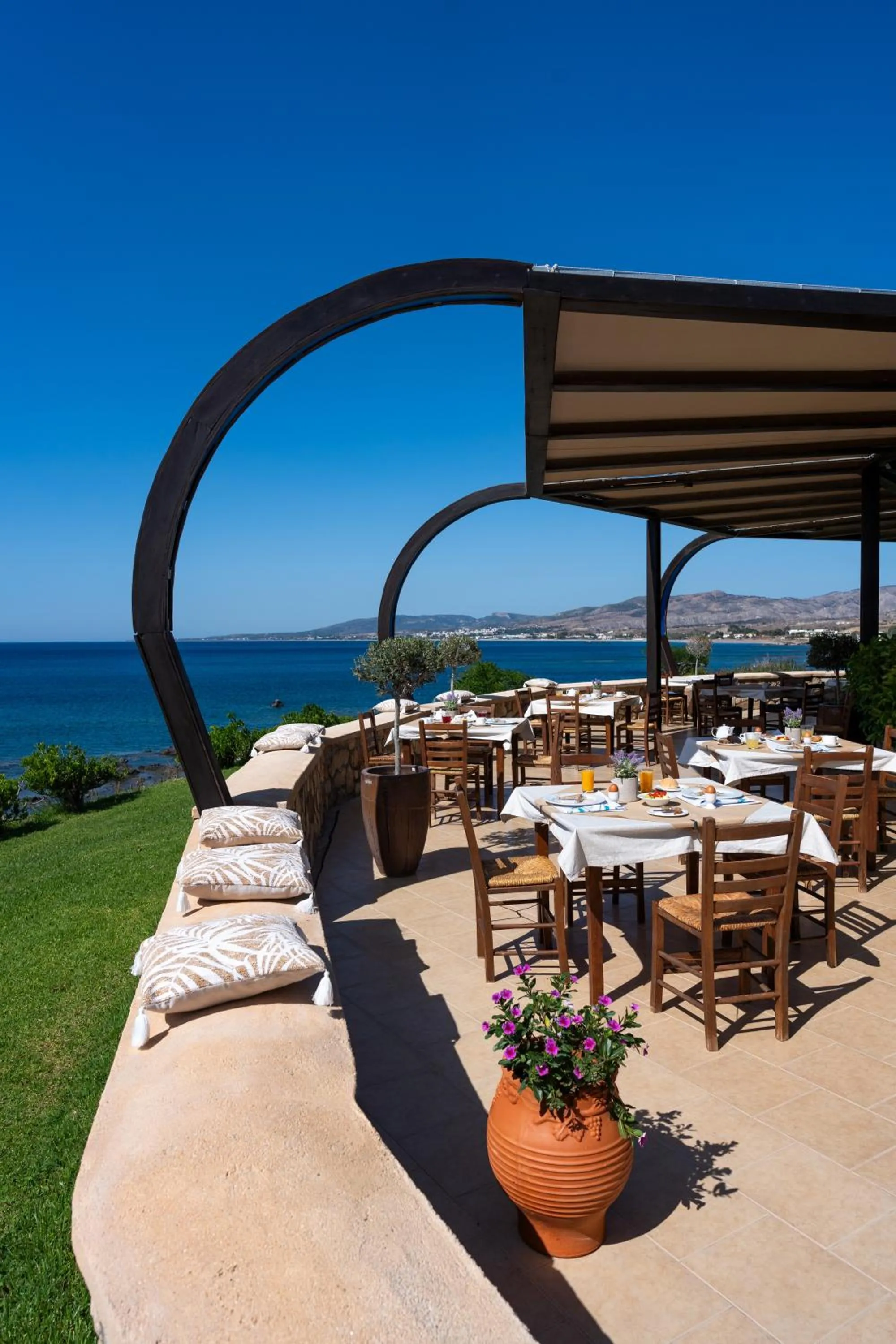 Restaurant/places to eat in Al Mare Villas