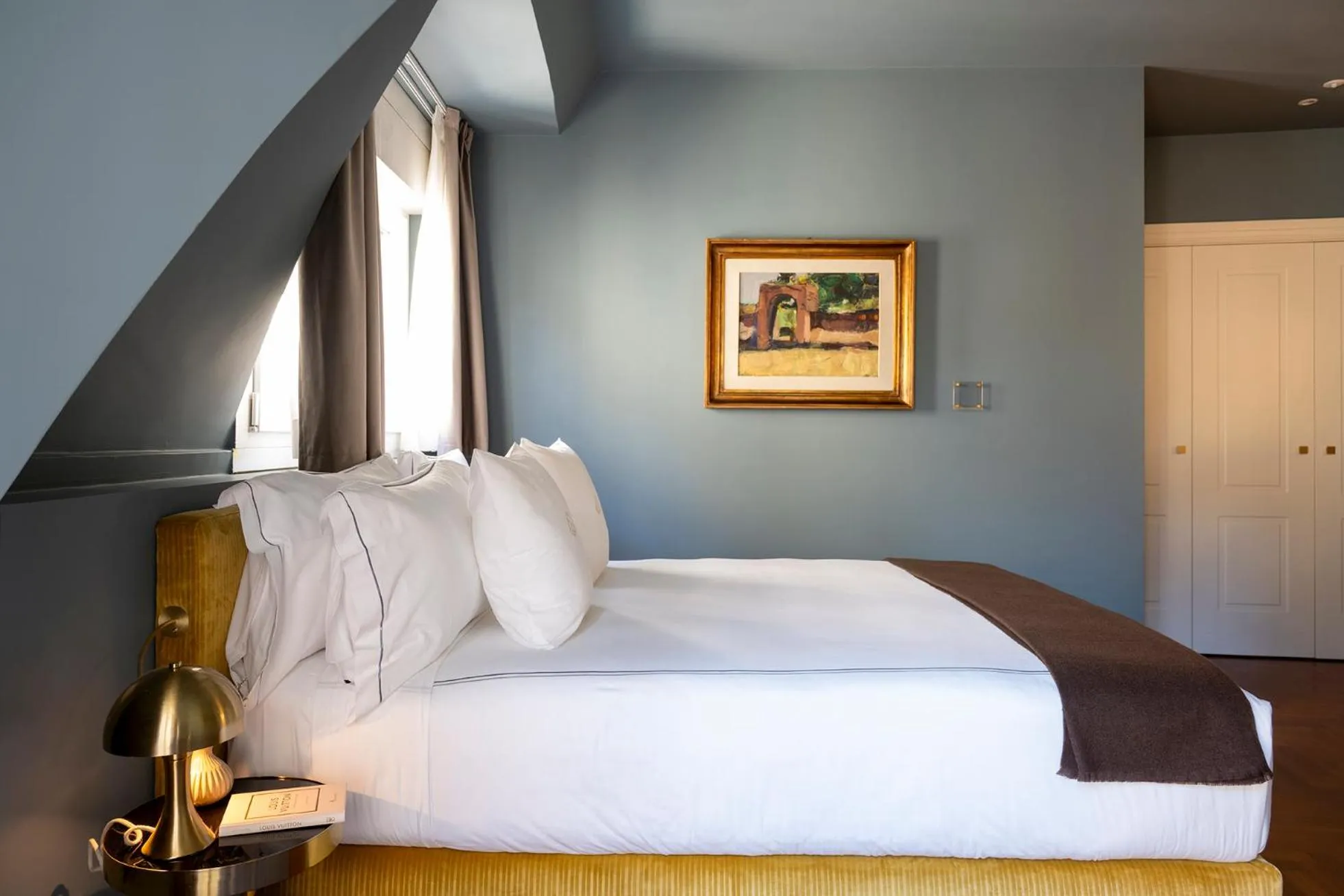 Bed in Elizabeth Unique Apartments - a Member of Design Hotels