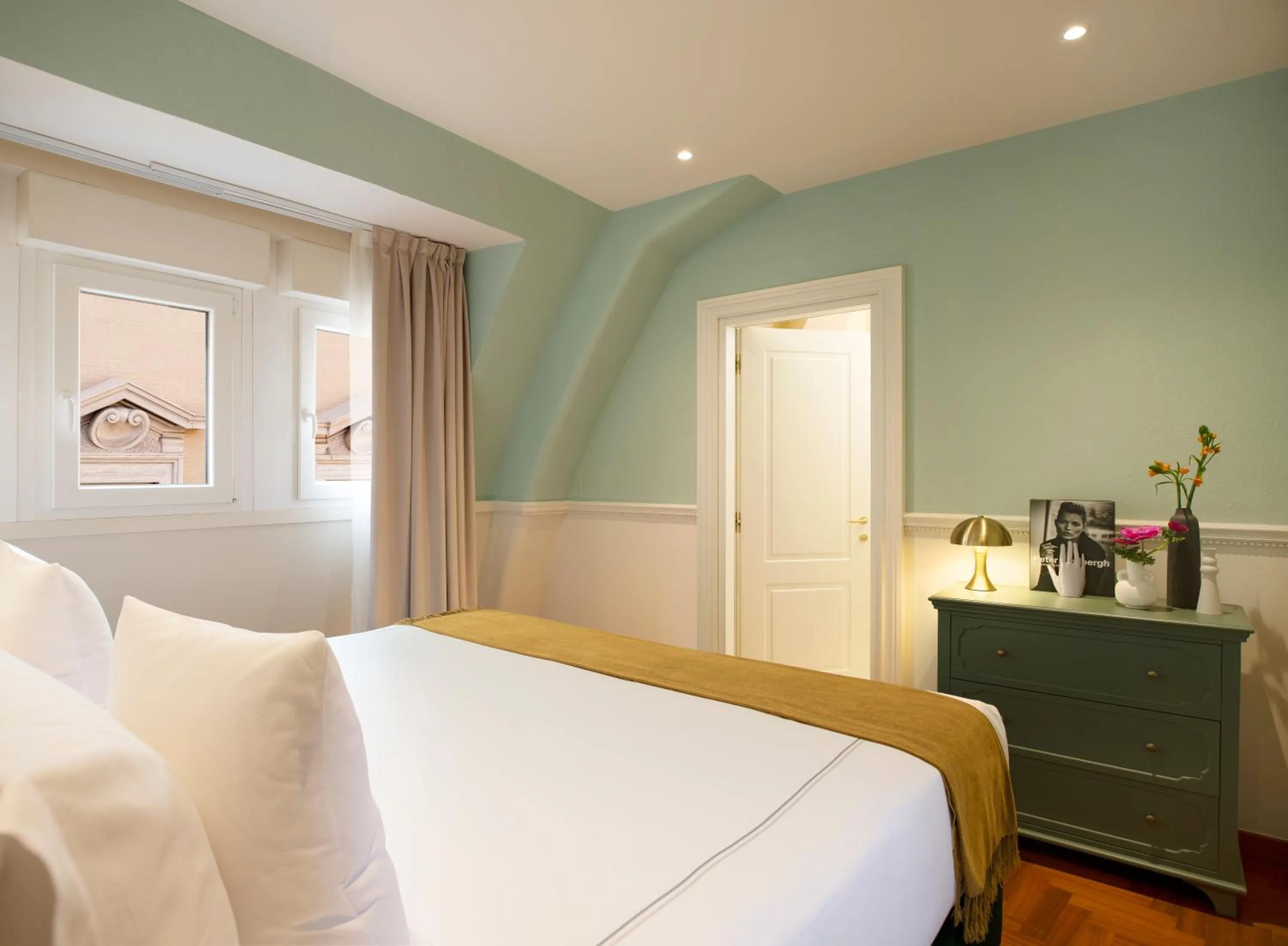 Bed in Elizabeth Unique Apartments - a Member of Design Hotels