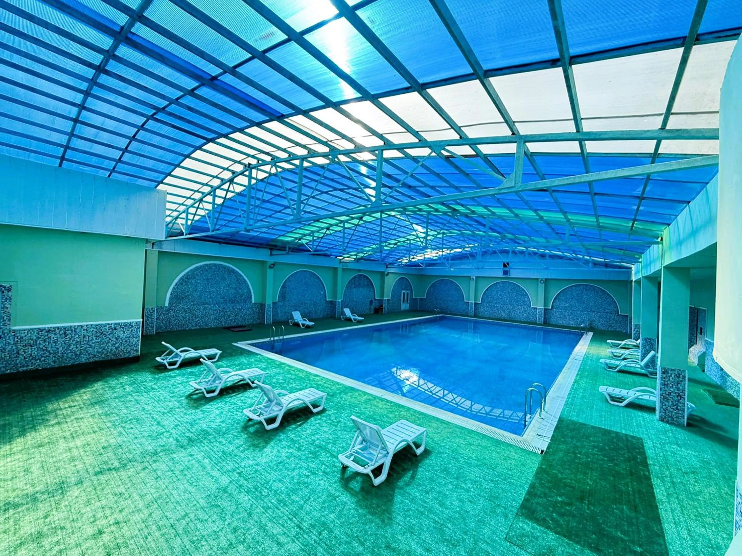 Swimming pool in Amazon Hotel - Free Massage