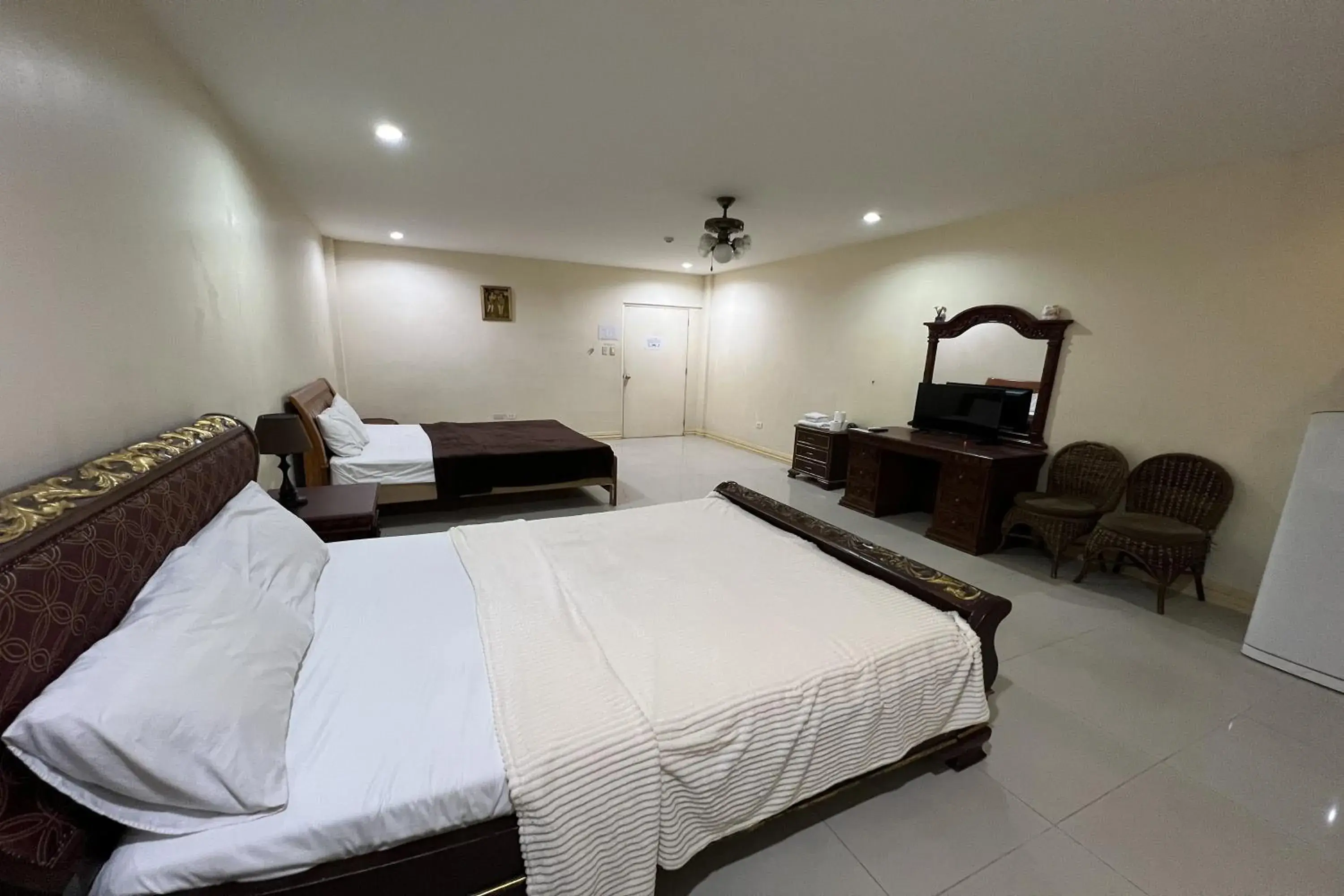 Bed in Garden Suite Hotel near Koreatown Bed in Garden Suite Hotel near Koreatown