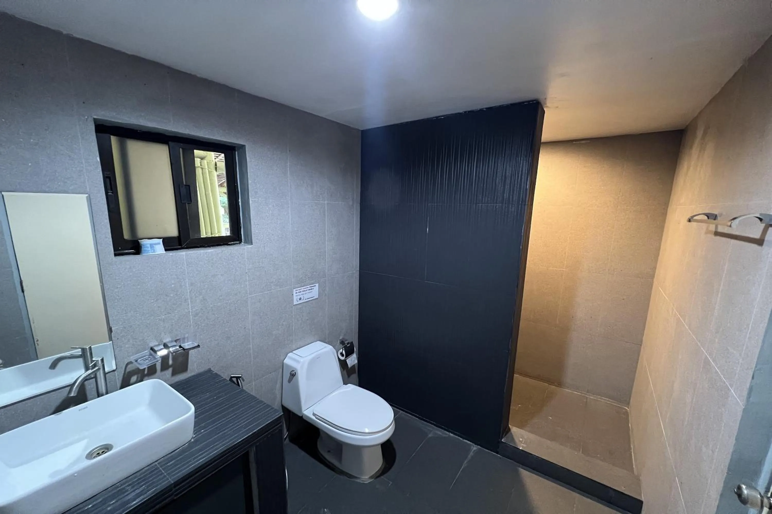 Toilet in Garden Suite Hotel near Koreatown