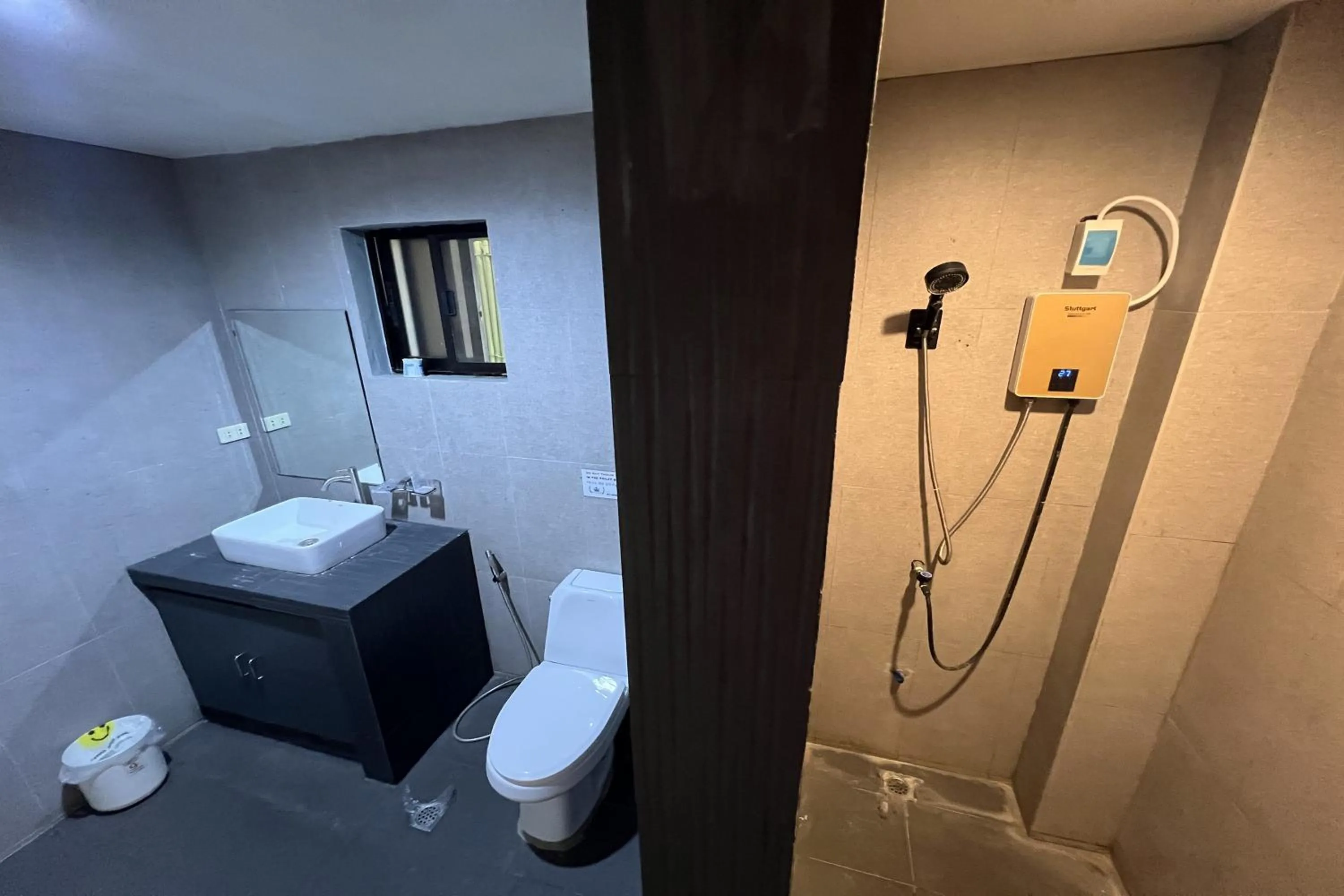 Shower in Garden Suite Hotel near Koreatown