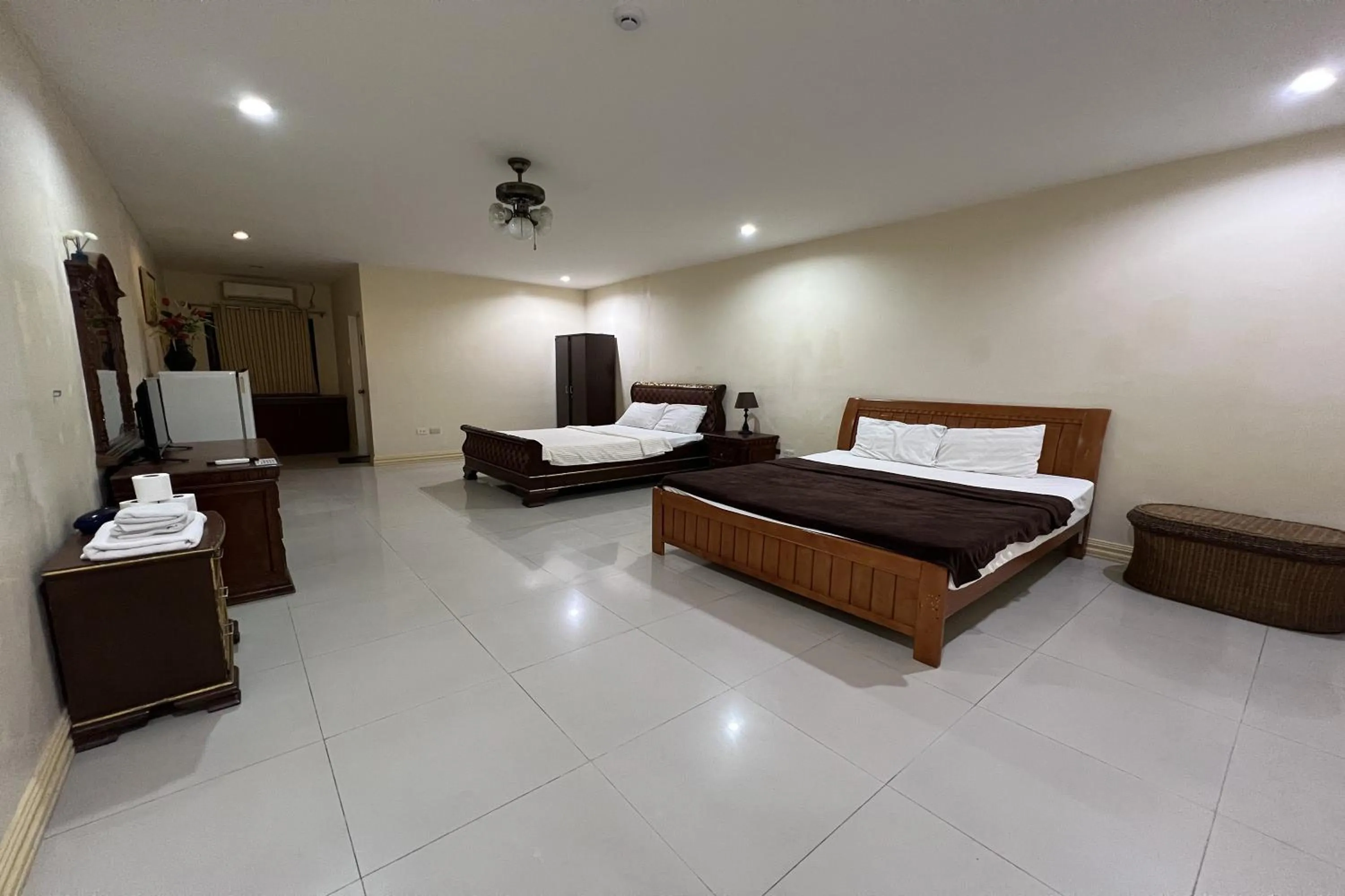 Bed in Garden Suite Hotel near Koreatown