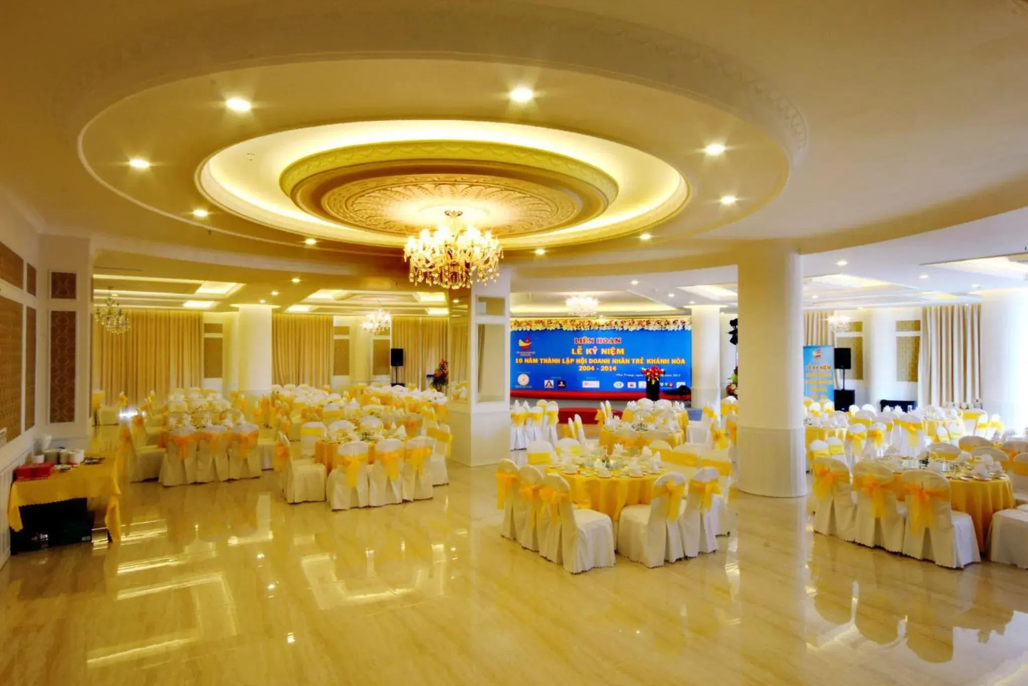 Restaurant/places to eat in Nha Trang Palace Hotel Restaurant/places to eat in Nha Trang Palace Hotel