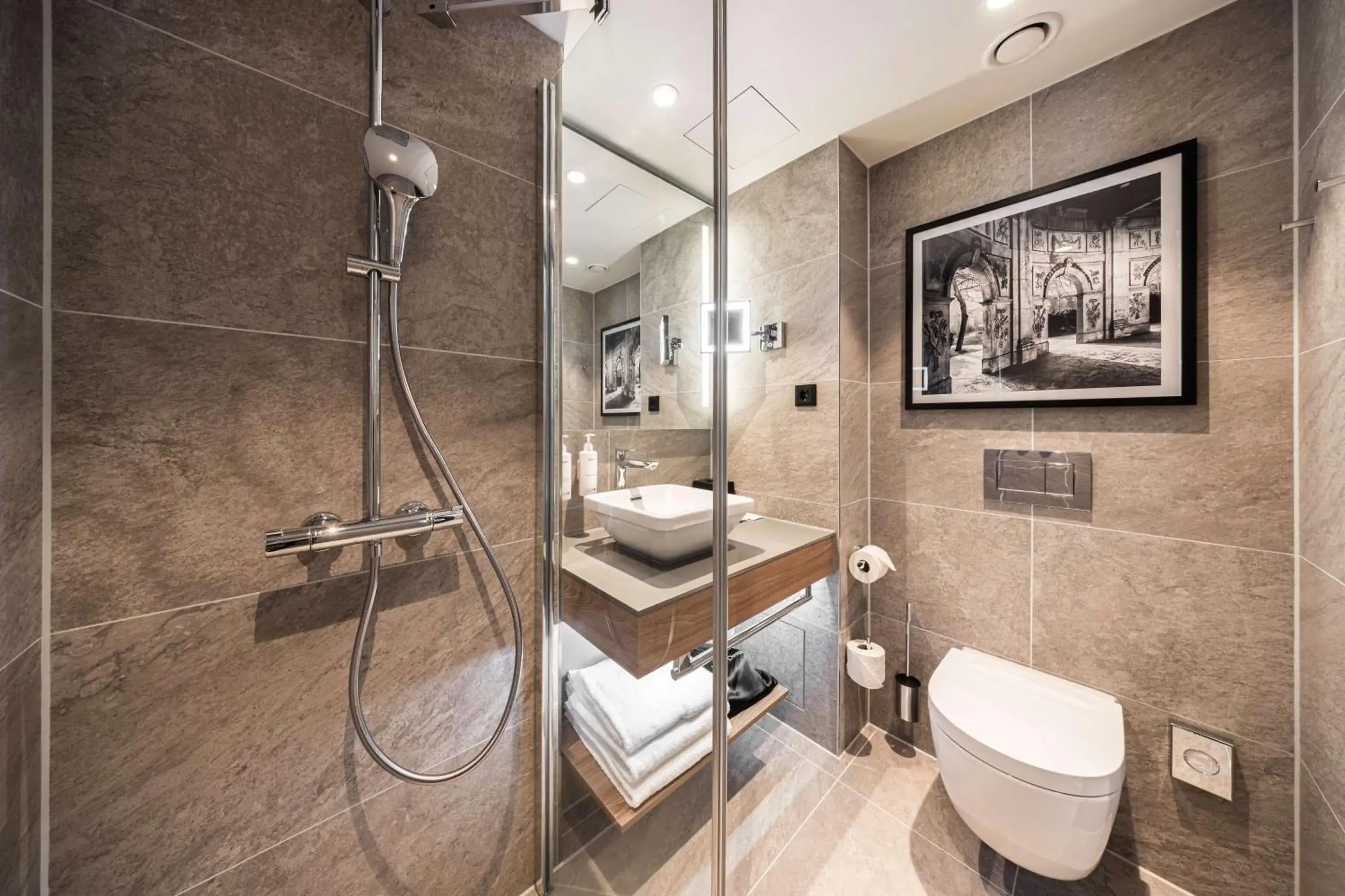 Bathroom in Radisson Hotel Leipzig Bathroom in Radisson Hotel Leipzig