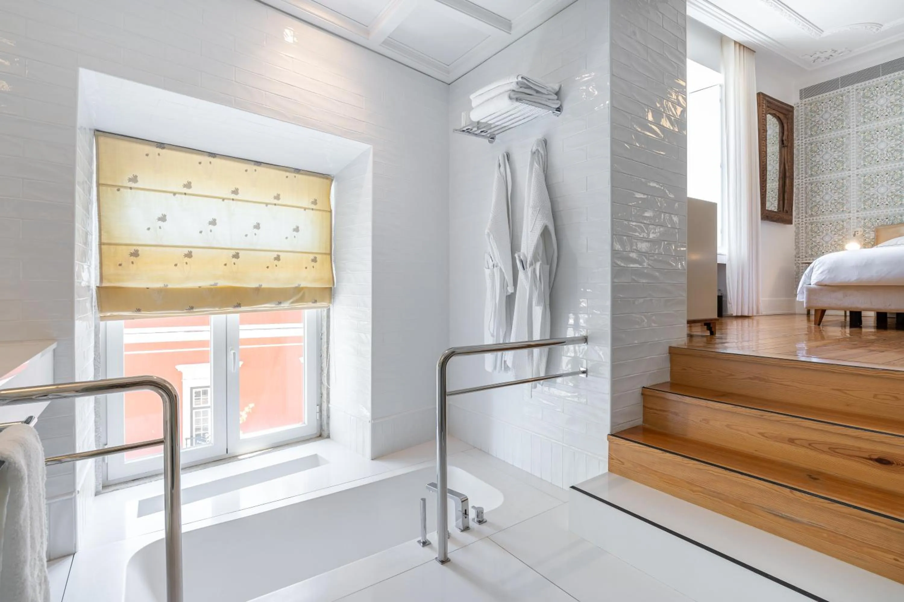 Bathroom, Bed in Santiago de Alfama - Boutique Hotel