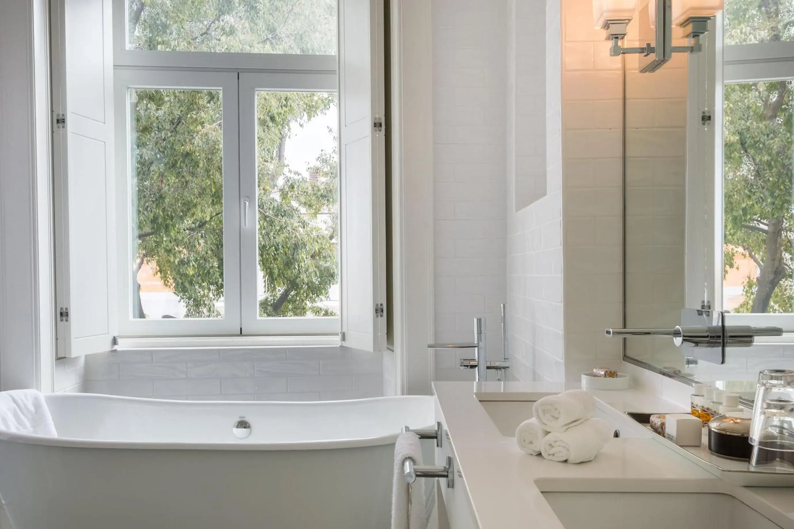 Bathroom in Santiago de Alfama - Boutique Hotel Bathroom in Santiago de Alfama - Boutique Hotel