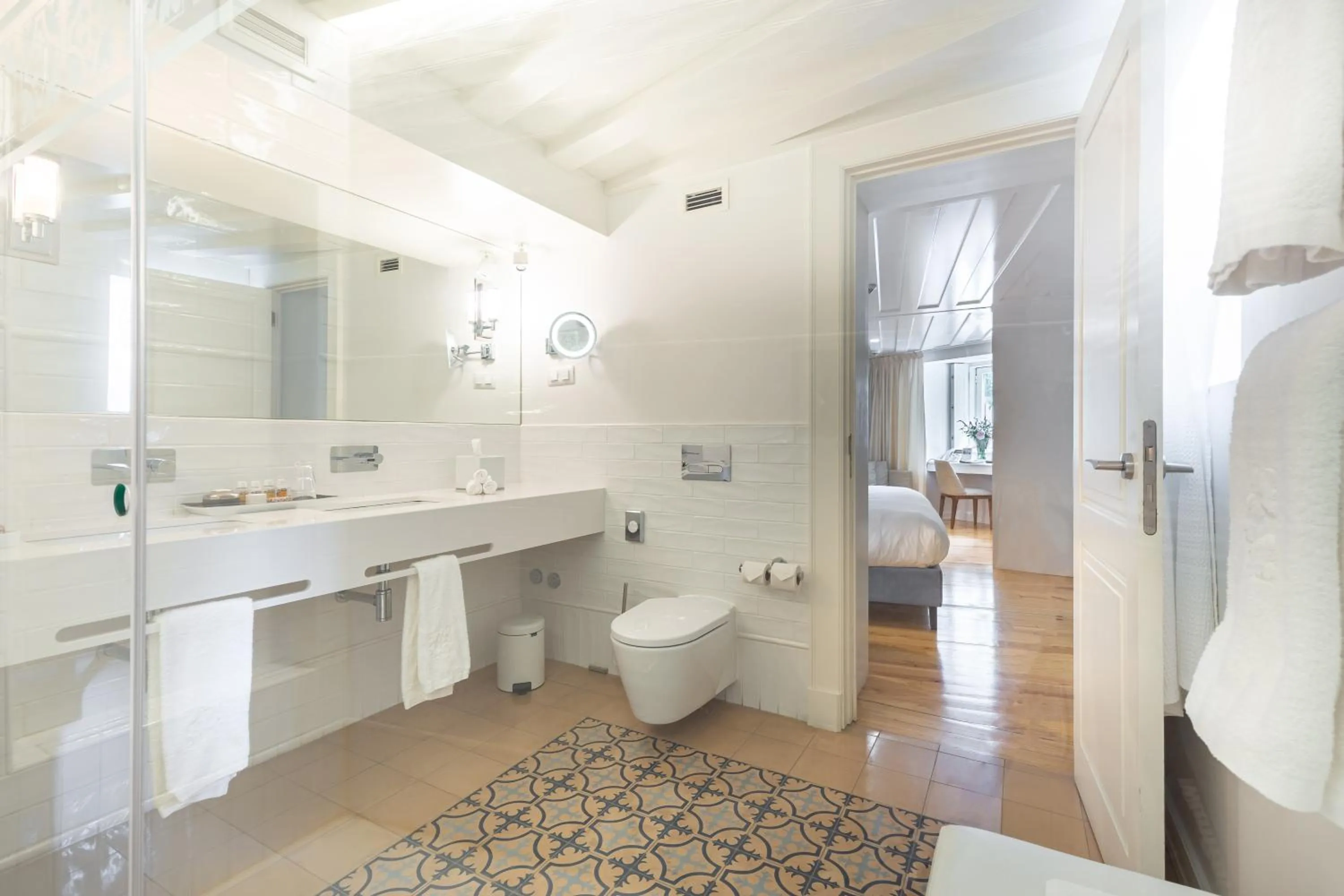 Bathroom in Santiago de Alfama - Boutique Hotel