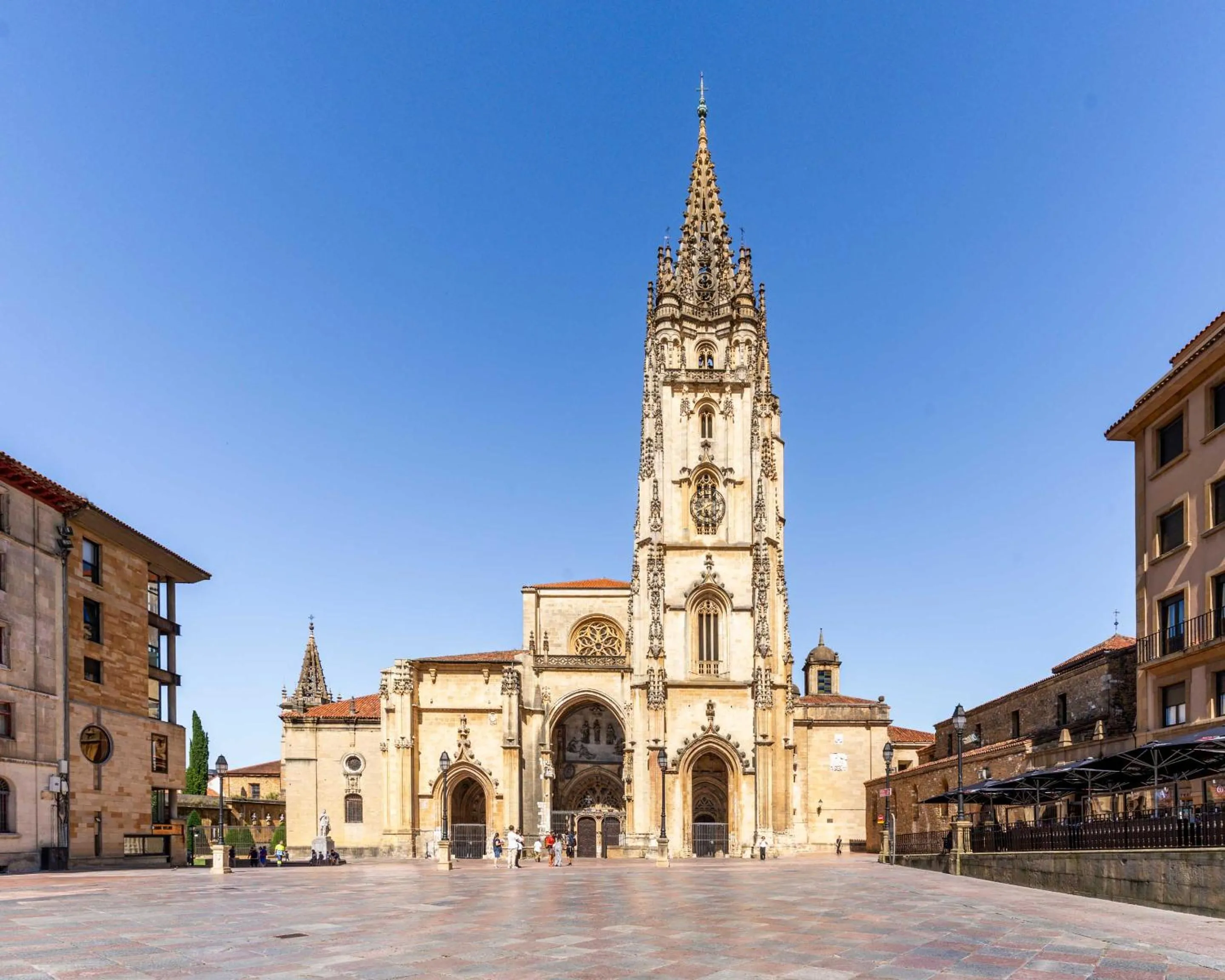 Nearby landmark in Limehome Oviedo Calle Postigo Bajo