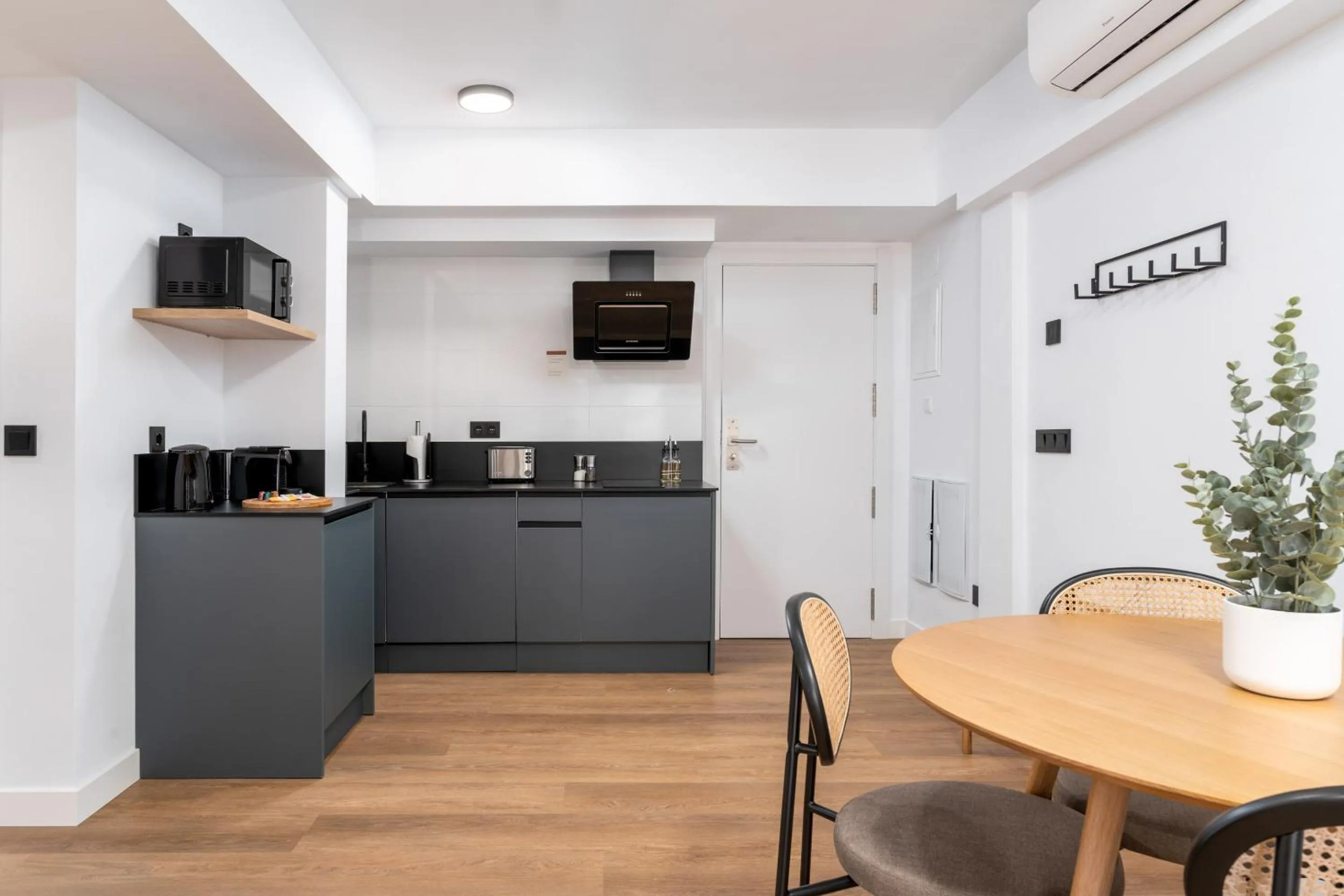 Coffee/tea facilities in Limehome Oviedo Calle Postigo Bajo