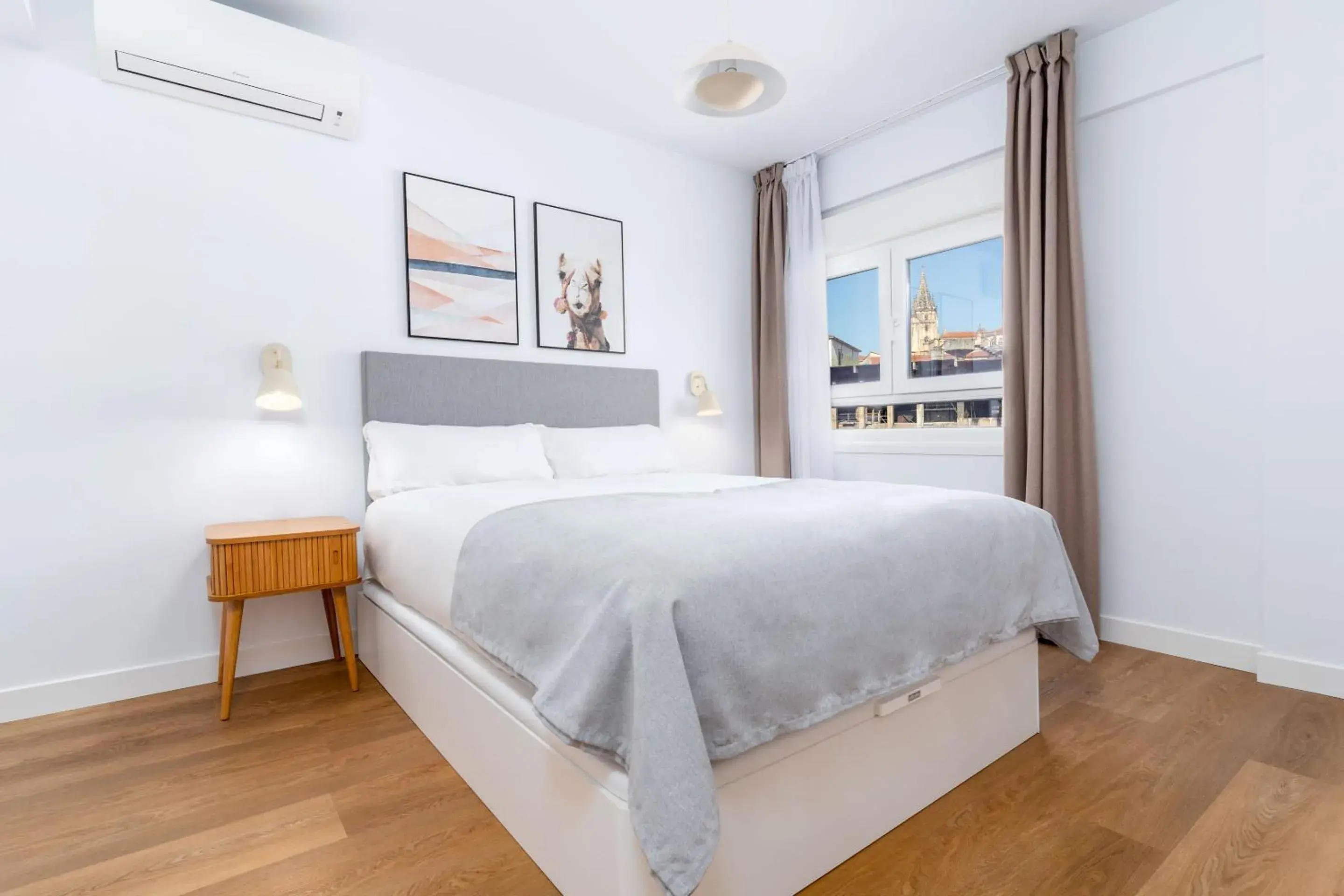 Two-Bedroom Apartment with Rooftop Terrace in Limehome Oviedo Calle Postigo Bajo Two-Bedroom Apartment with Rooftop Terrace in Limehome Oviedo Calle Postigo Bajo