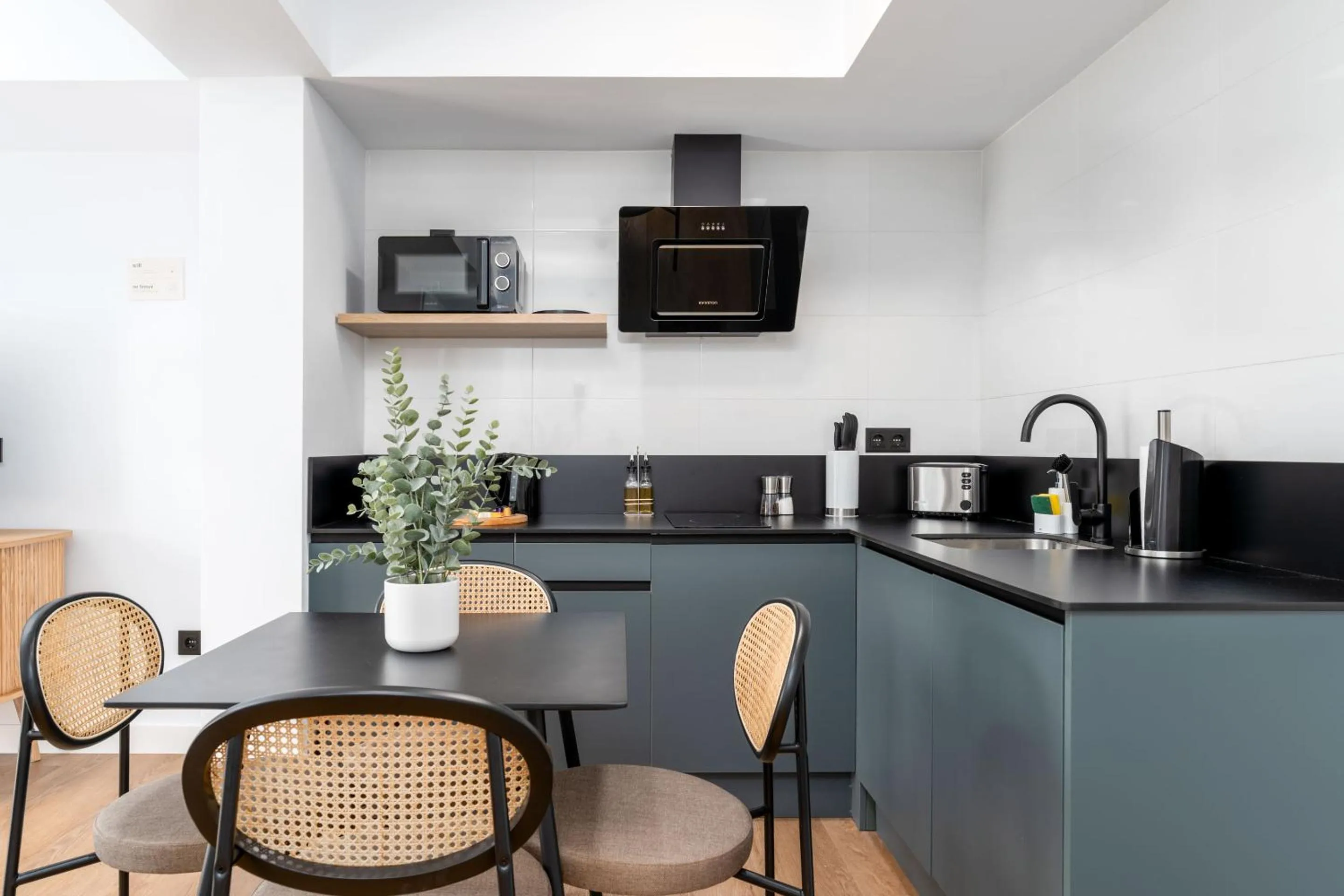 Coffee/tea facilities in Limehome Oviedo Calle Postigo Bajo