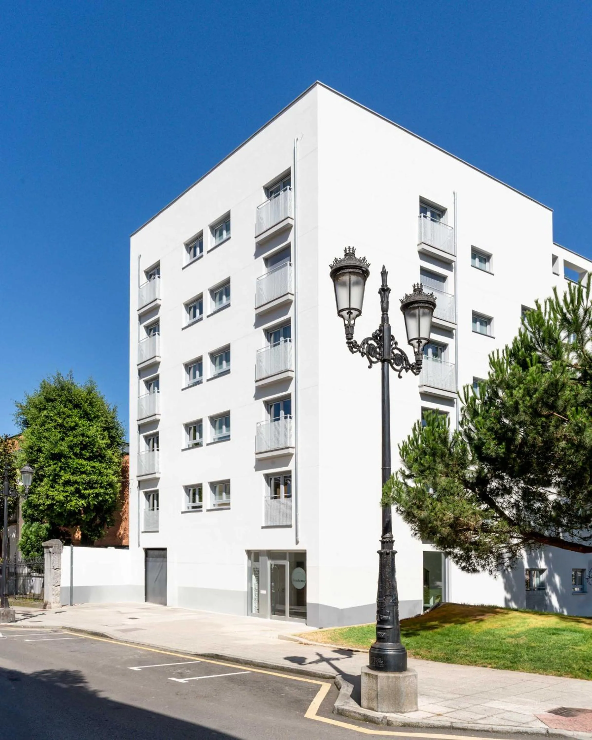 Property building in Limehome Oviedo Calle Postigo Bajo
