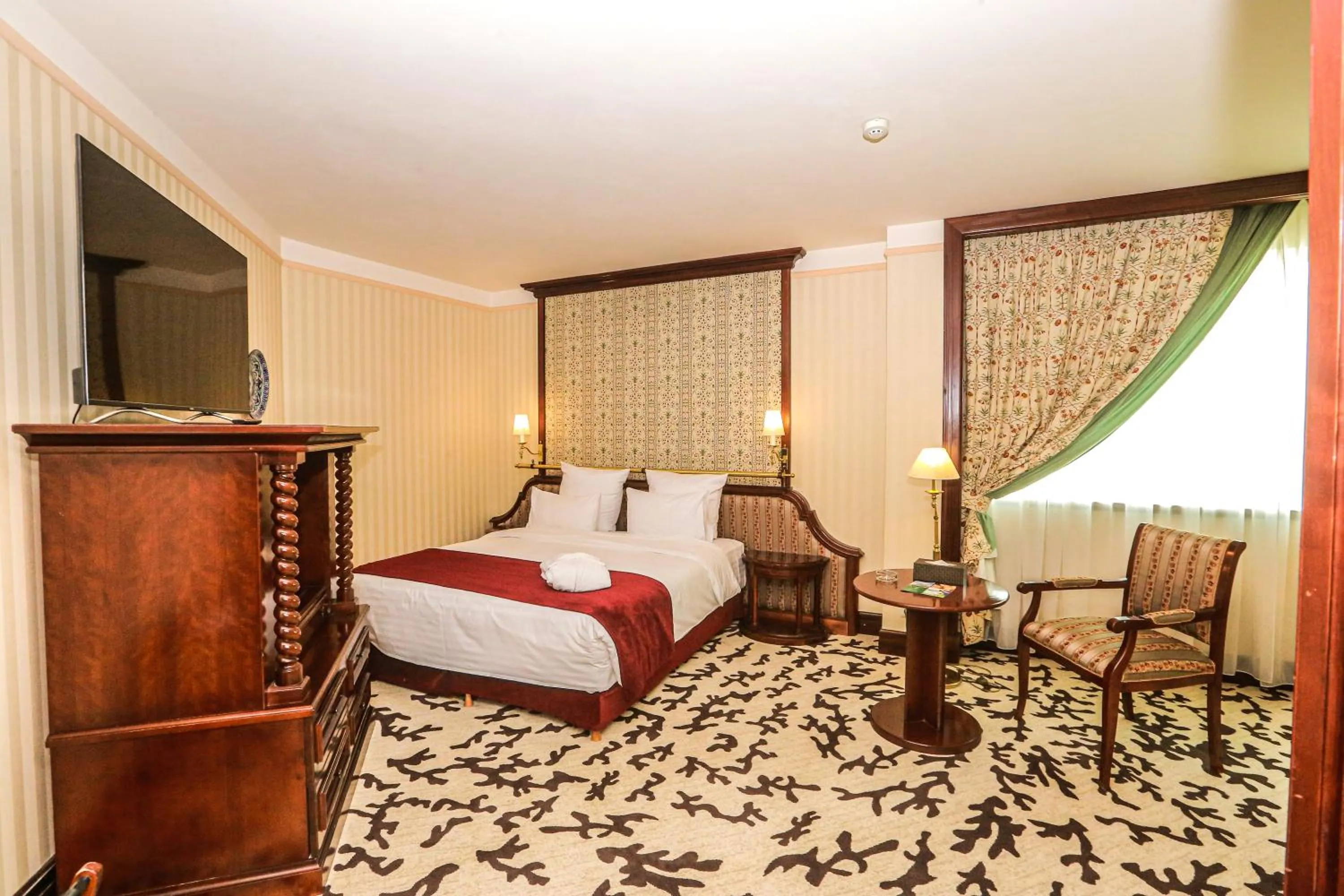 Property building, Bed in City Palace Hotel Tashkent