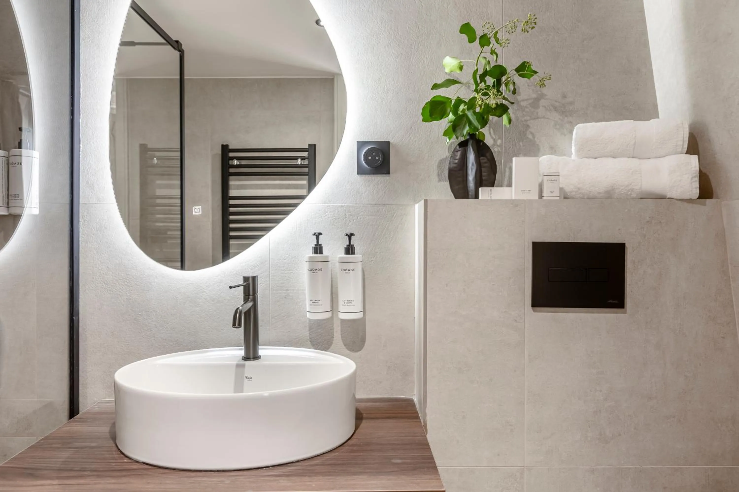 Toilet in Le Madame By Sweett