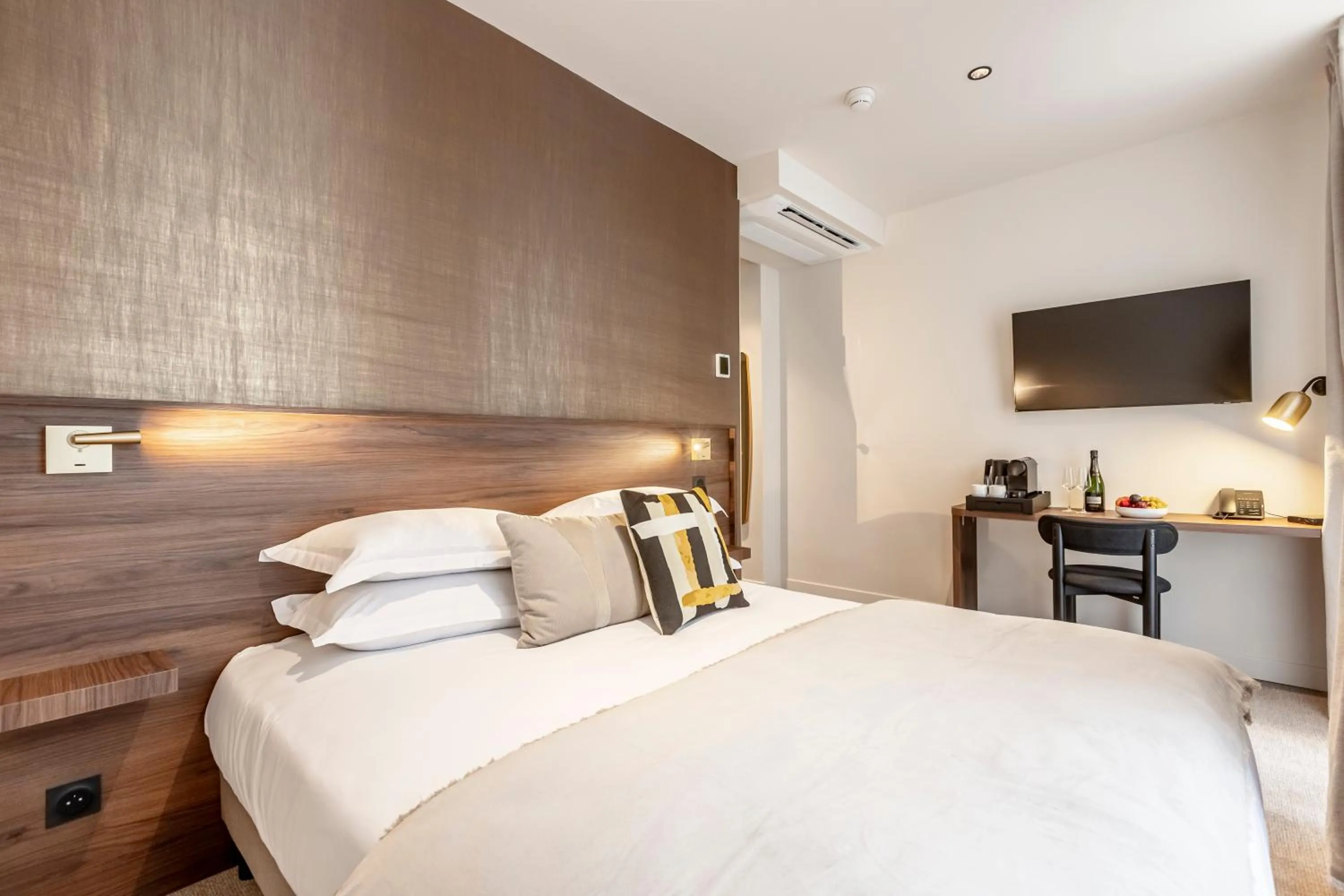 TV and multimedia, Bed in Le Madame By Sweett