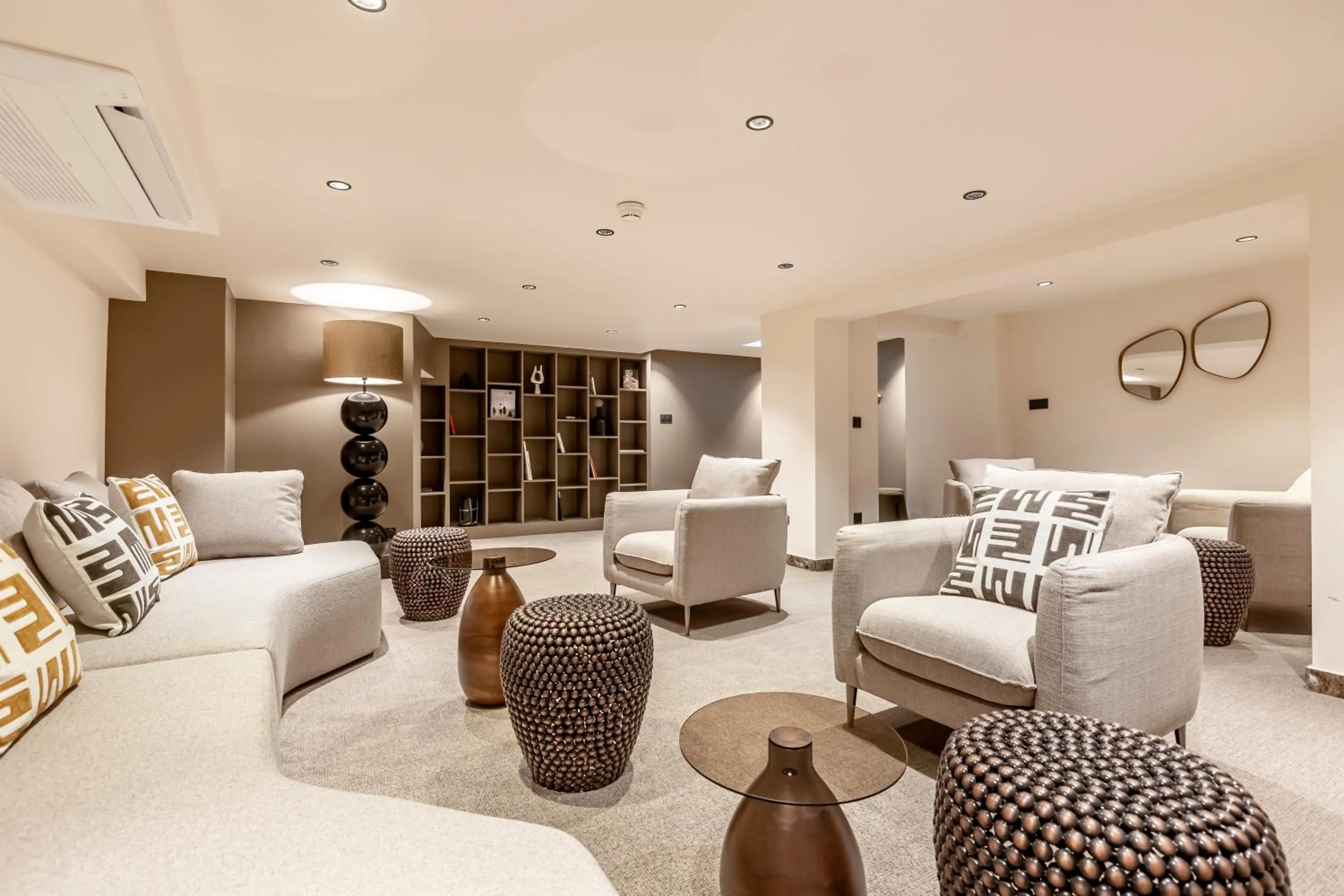 Communal lounge/ TV room in Le Madame By Sweett