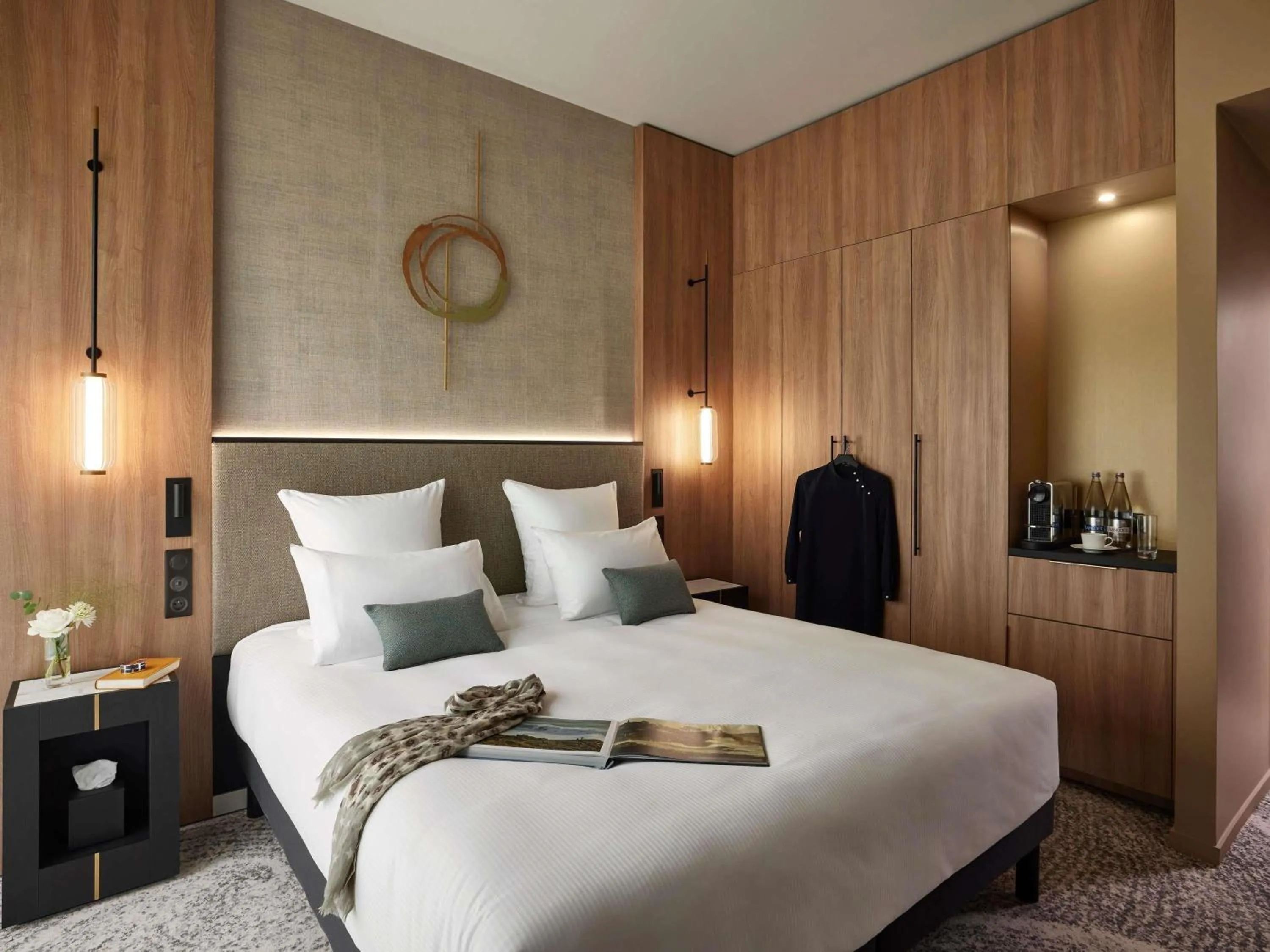 Bedroom, Bed in Domaine du Liziec Vannes - MGallery Collection