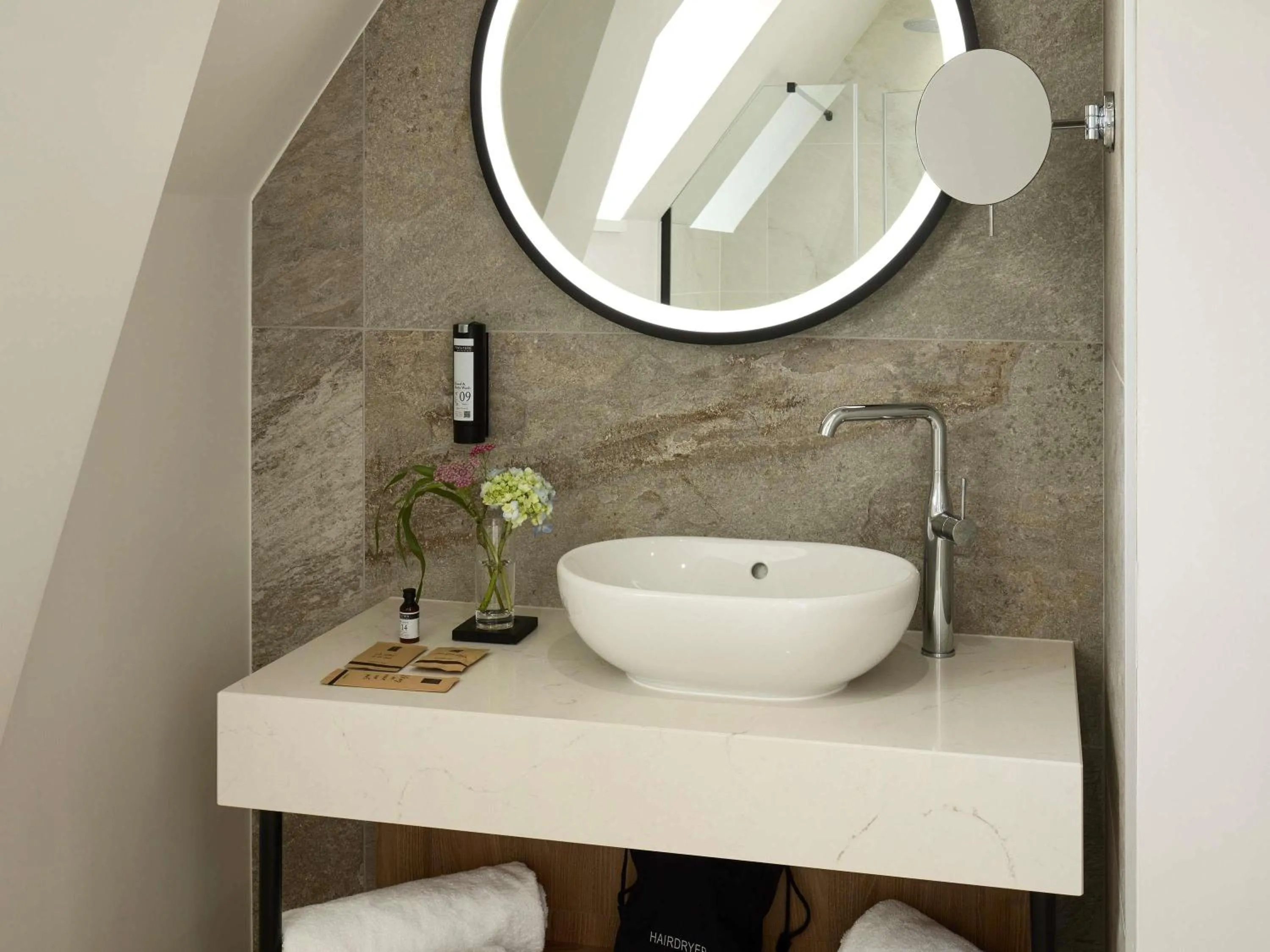 Bedroom in Domaine du Liziec Vannes - MGallery Collection