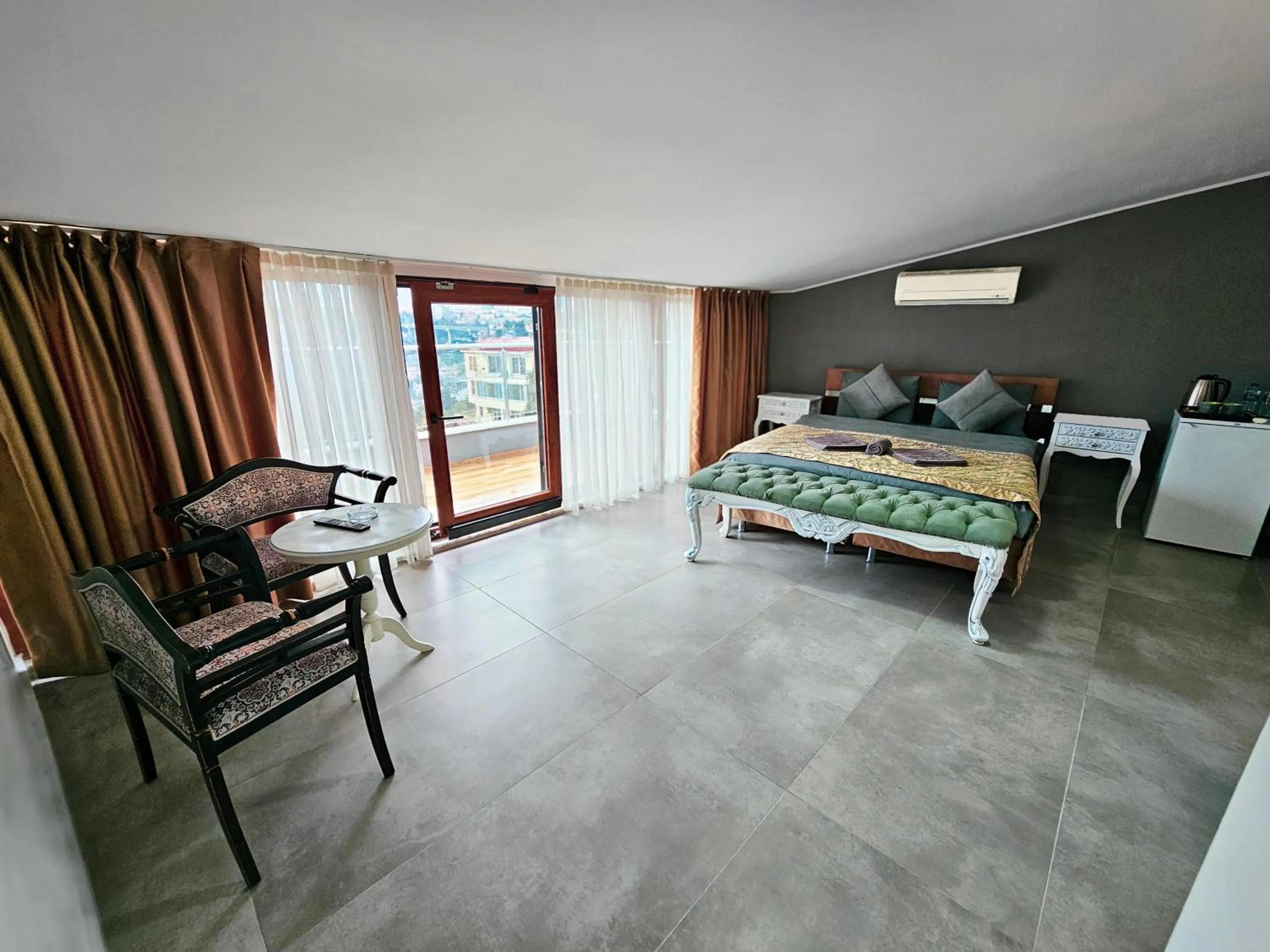 Photo of the whole room, Bed in Bude Ortaköy