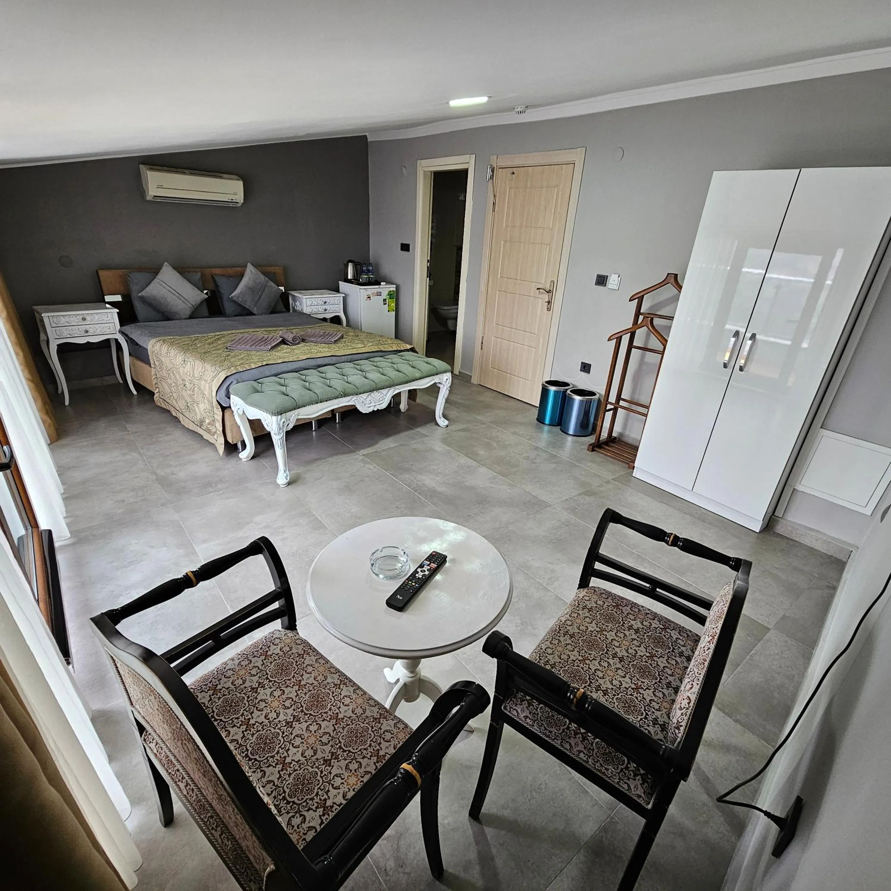Photo of the whole room, Bed in Bude Ortaköy