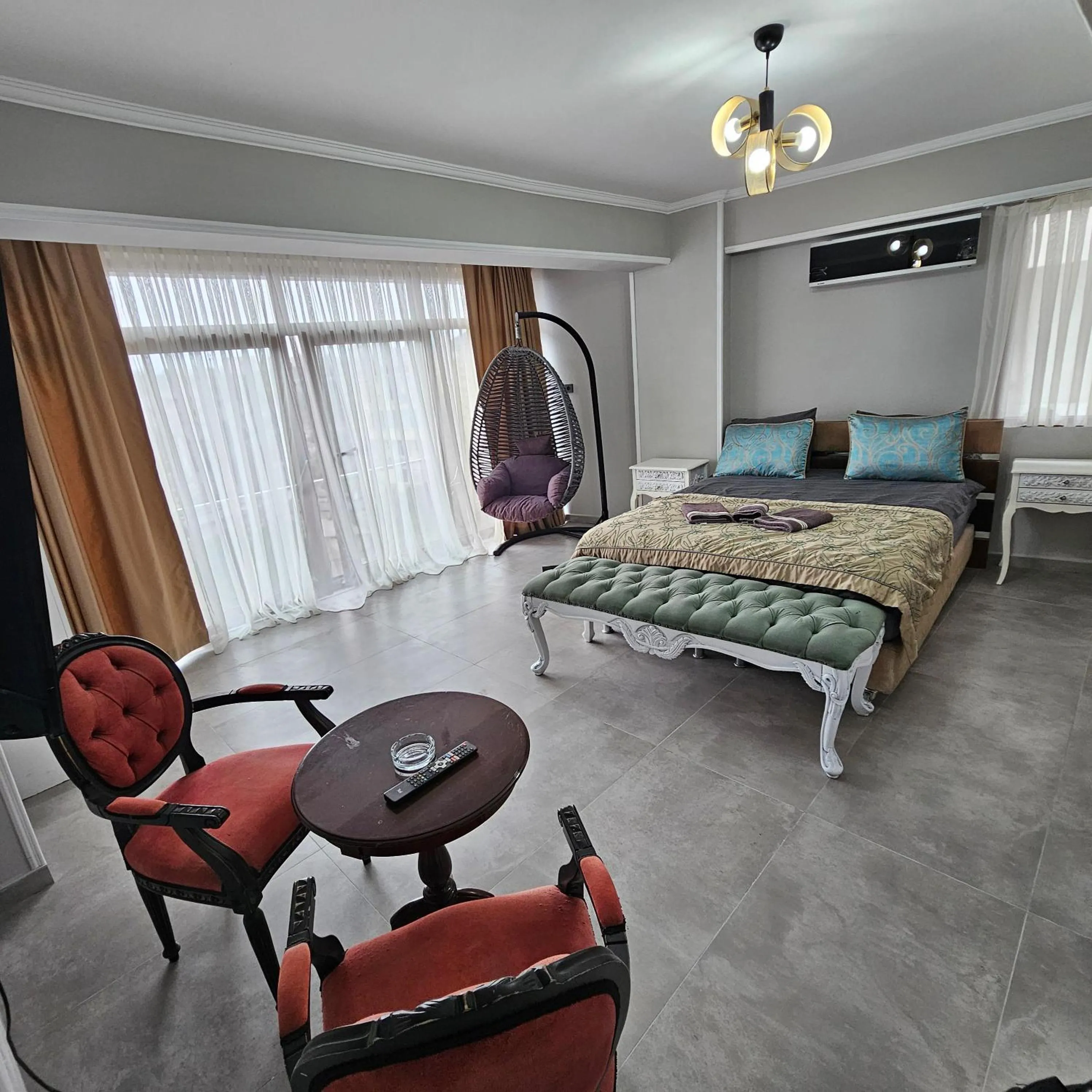 Photo of the whole room, Bed in Bude Ortaköy