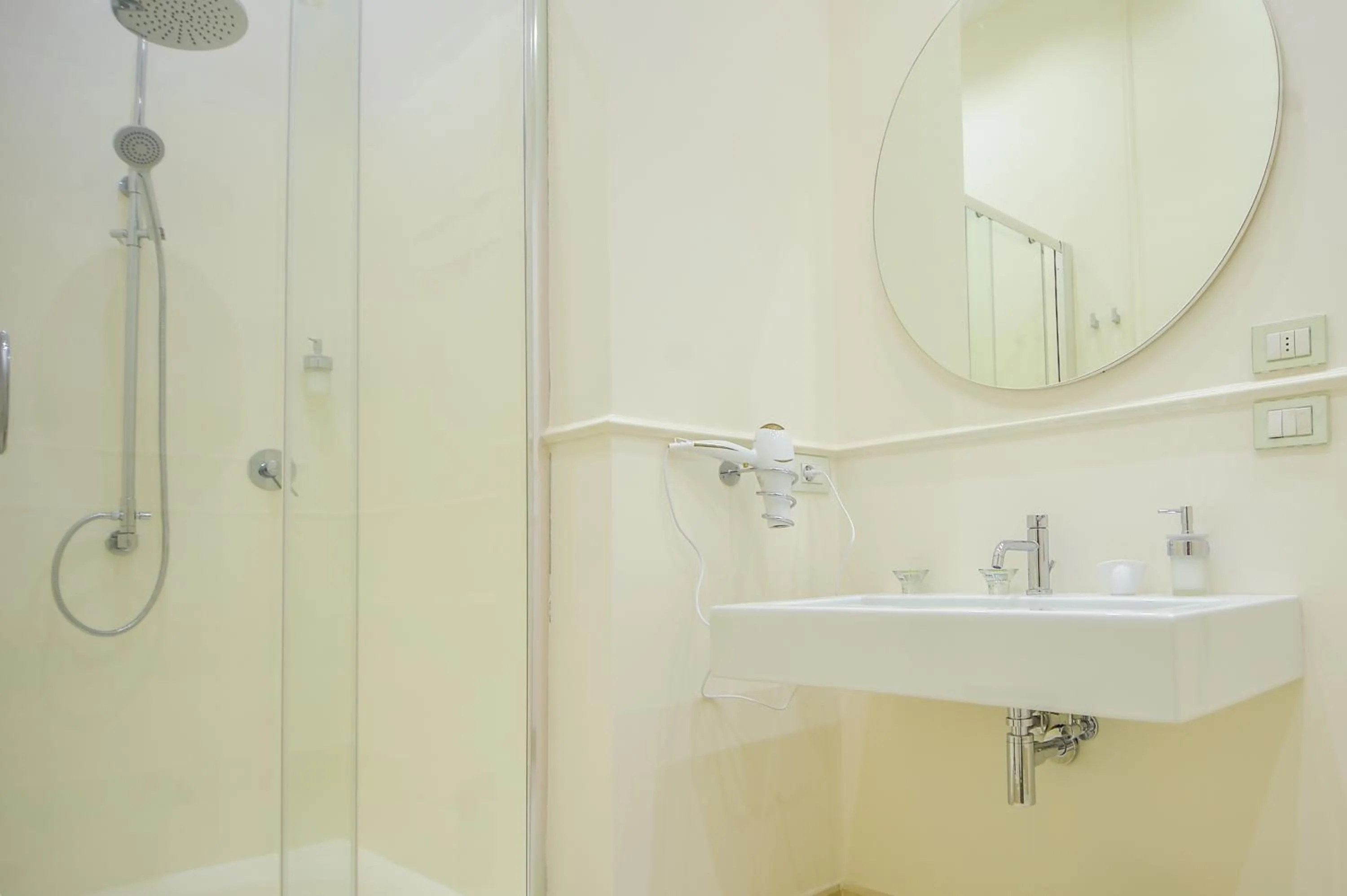 Shower in Palazzo Liguori