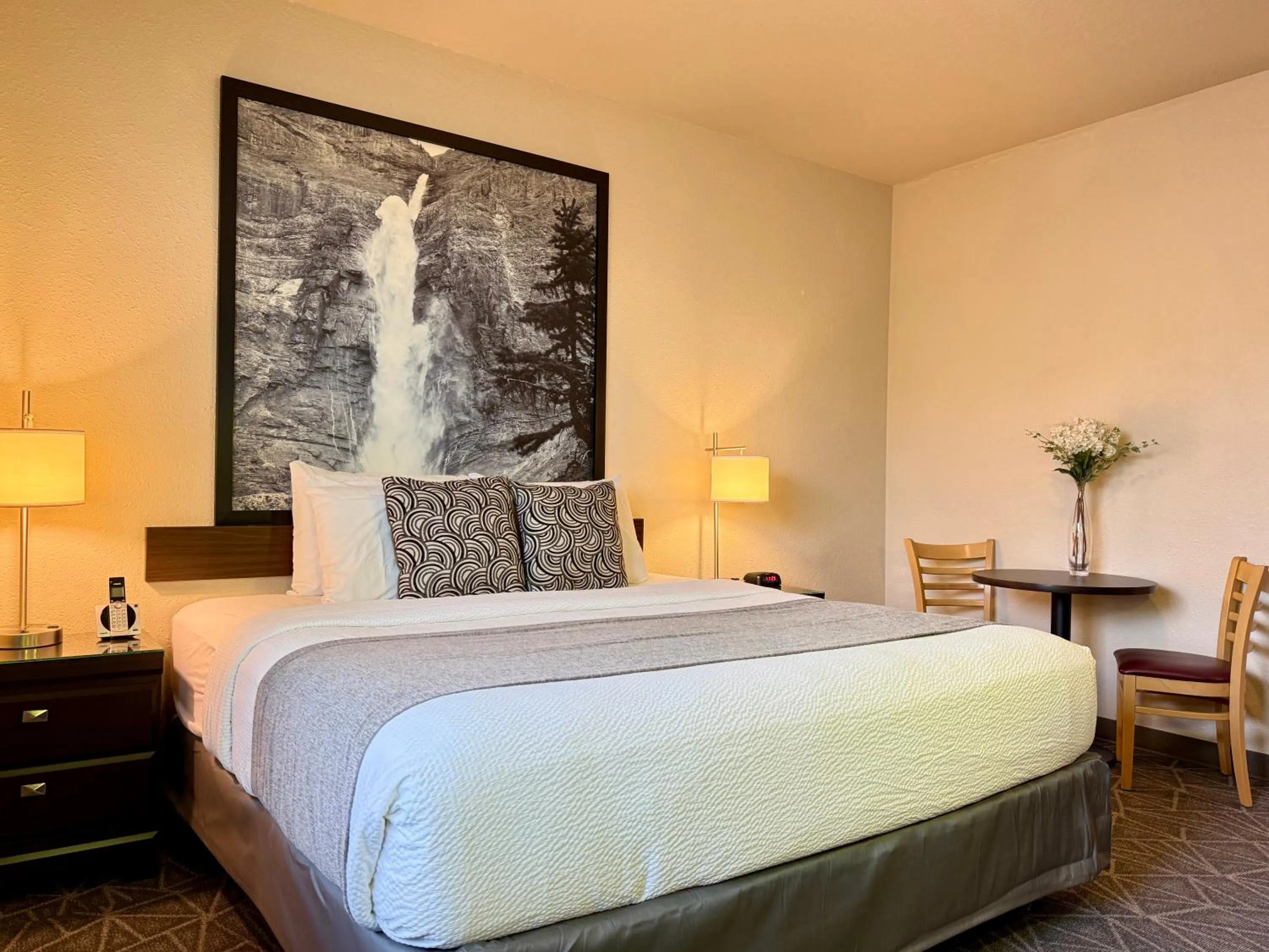 Bed in High Point Inn & Suites Peace River