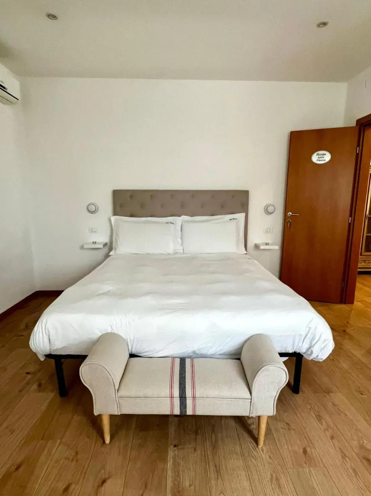 Deluxe Double Room with Balcony - single occupancy in B&B Villa Griselda Deluxe Double Room with Balcony - single occupancy in B&B Villa Griselda