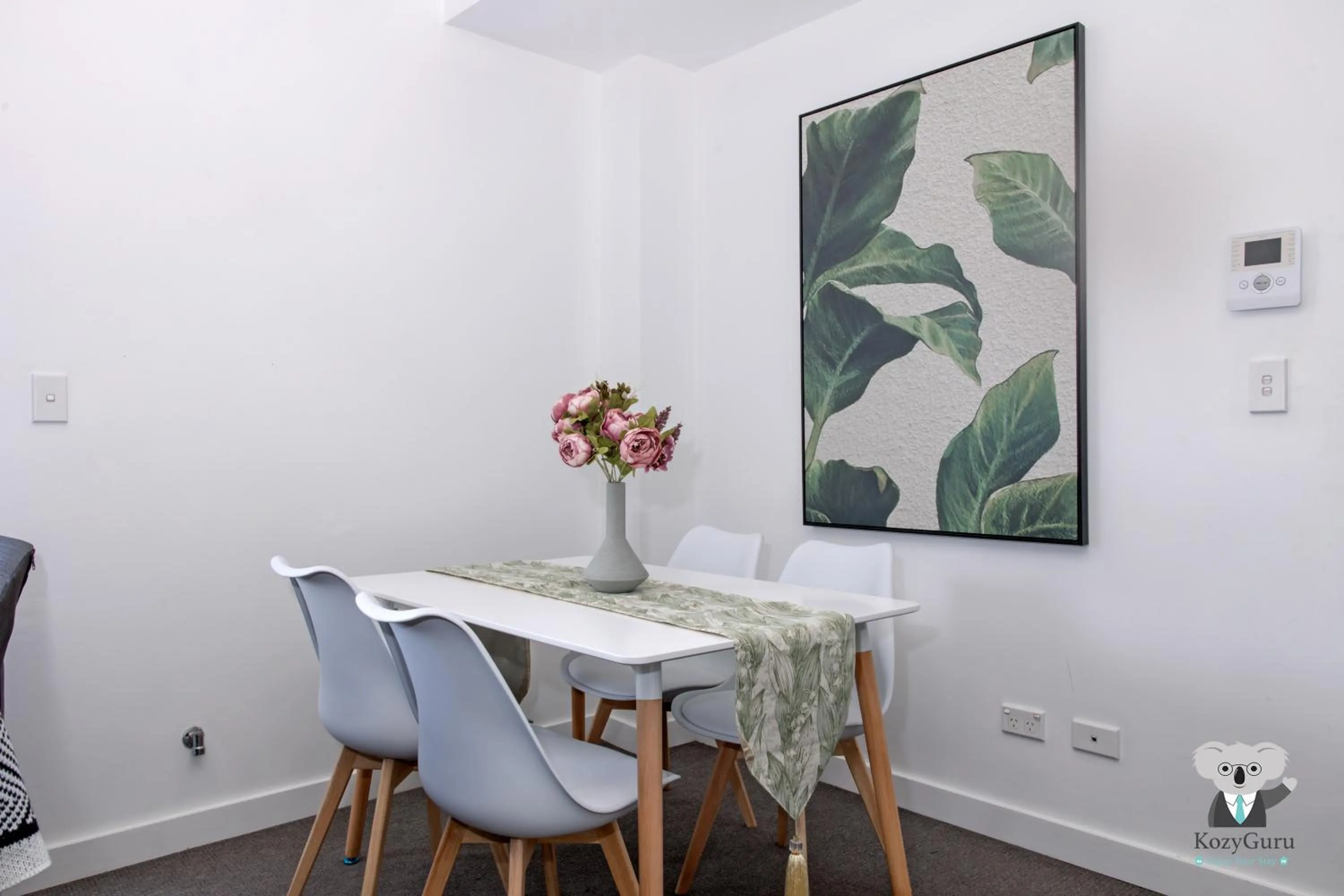 KozyGuru | Harris Park | Charming 1R Two-story Apt