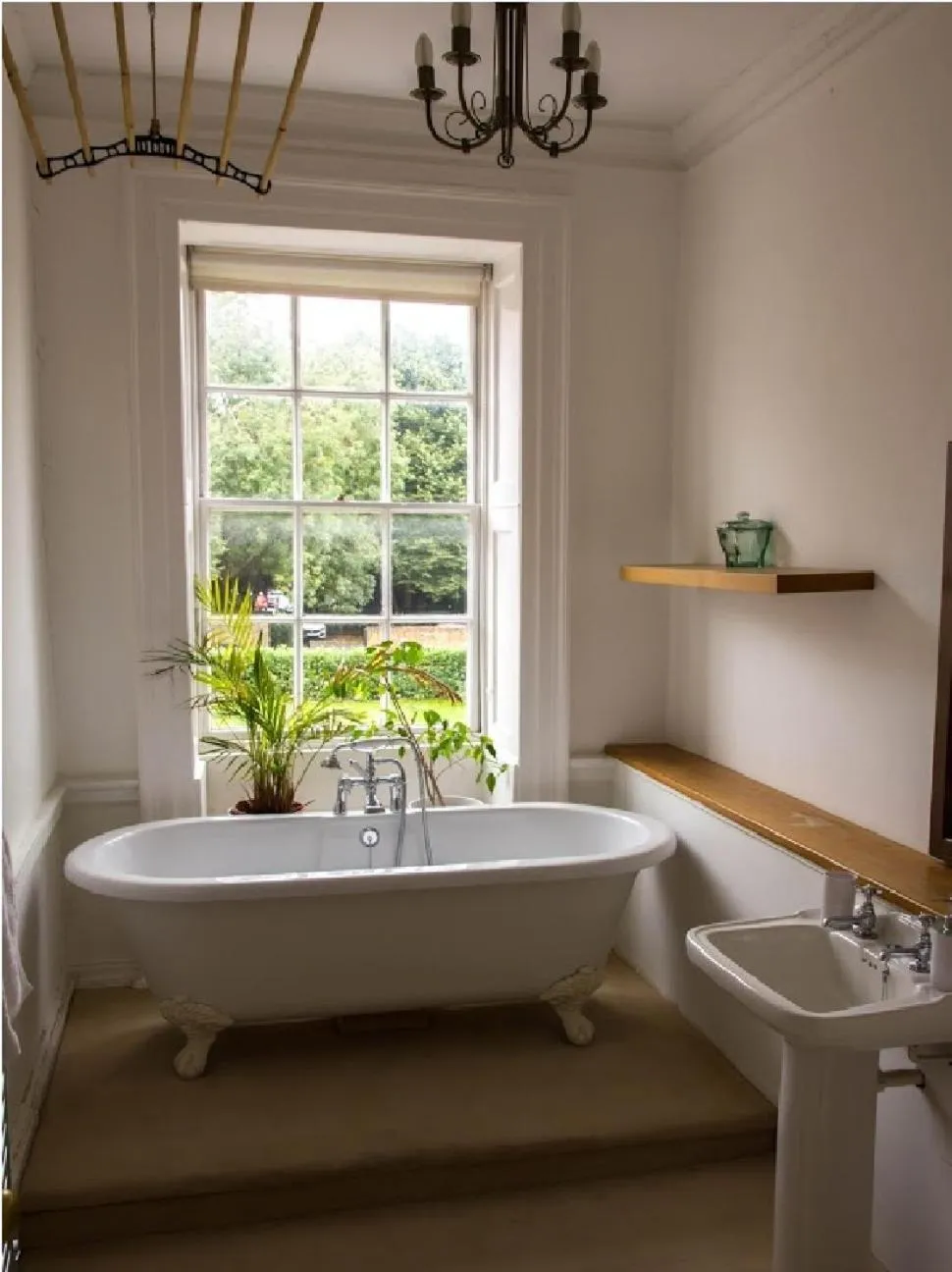 Bathroom in East Pallant Bed and Breakfast, Located in Large Georgian Townhouse in Central Chichester