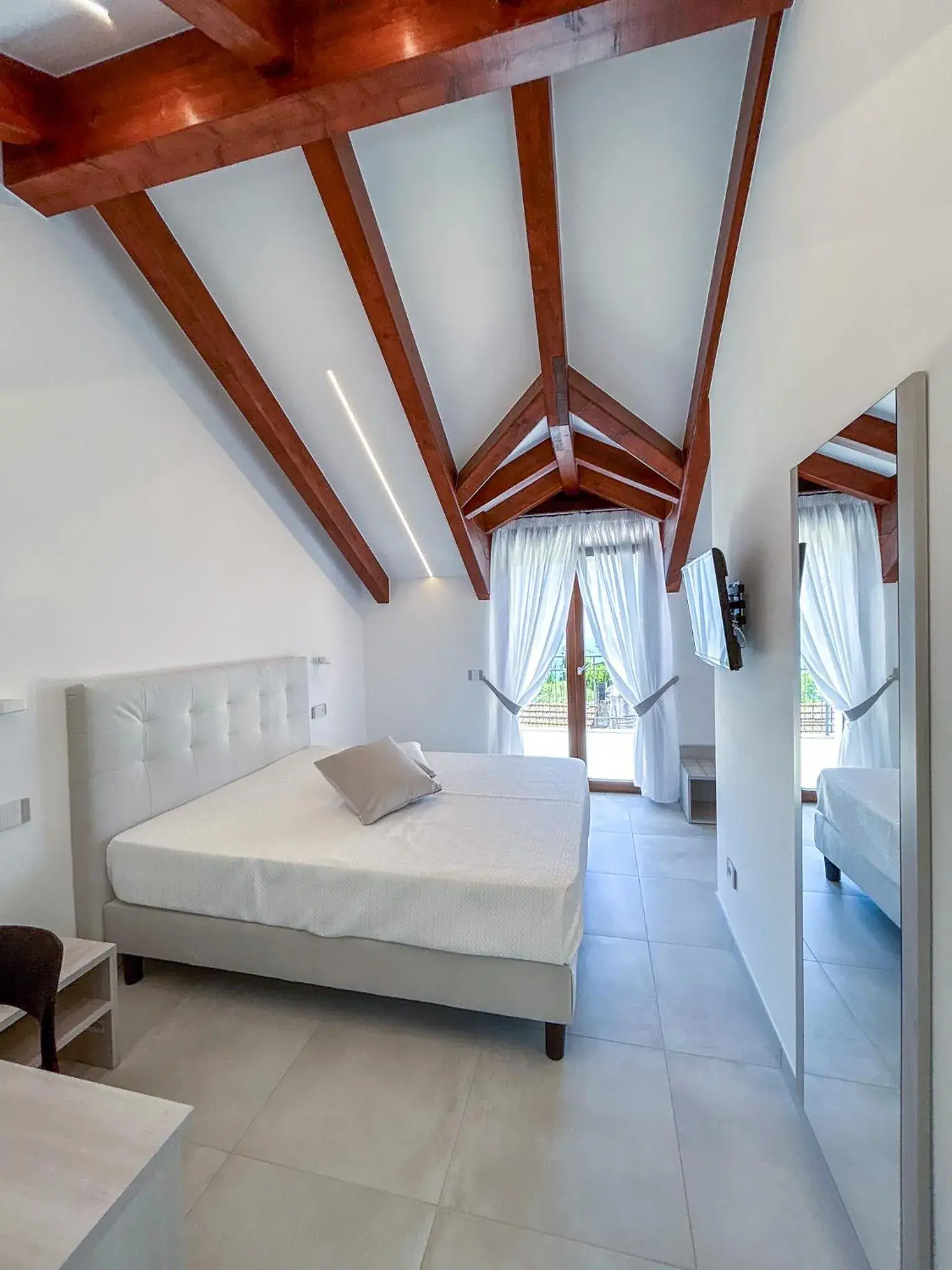 Superior Double Room with Balcony and Sea View in Casa Milly Superior Double Room with Balcony and Sea View in Casa Milly
