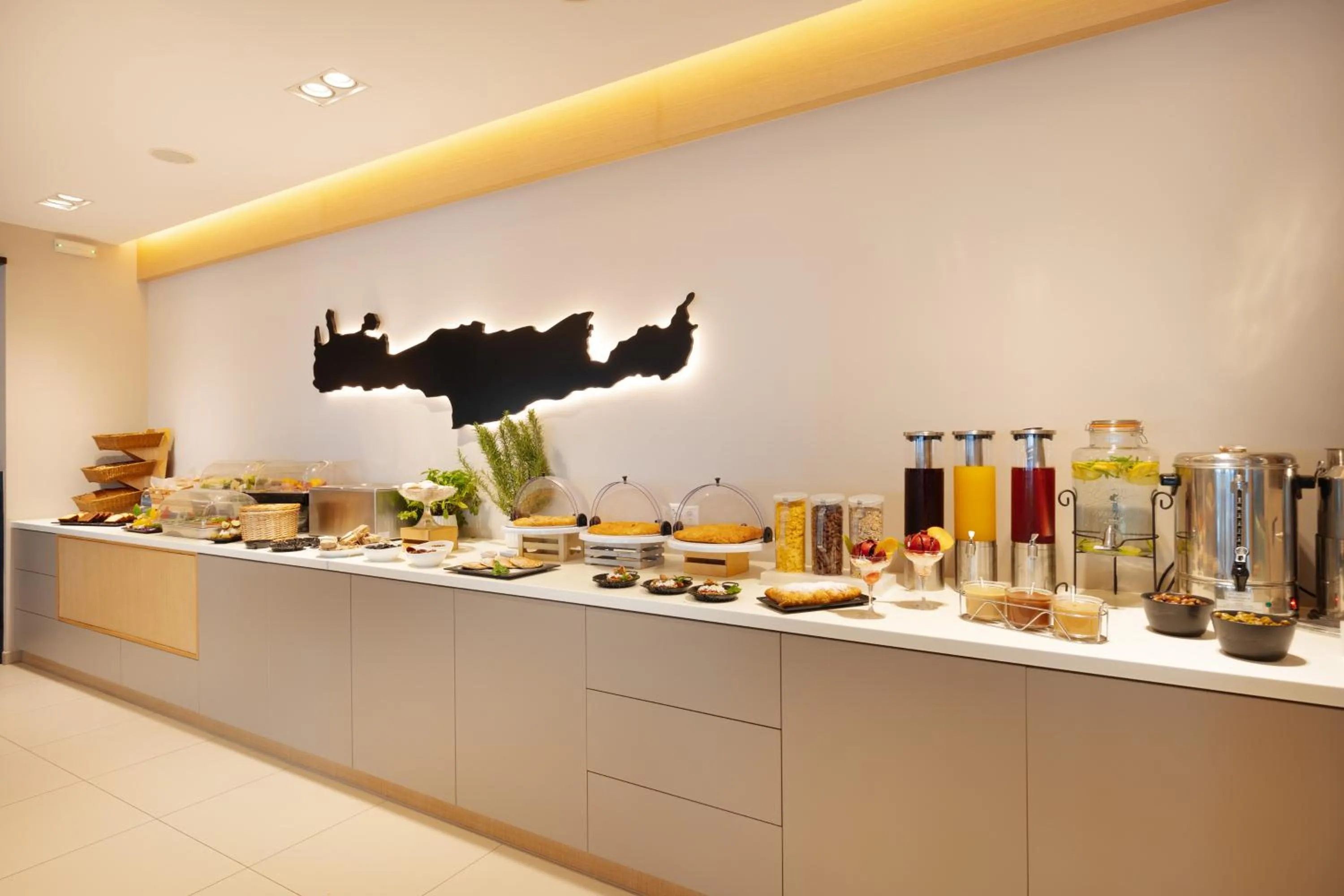 Coffee/tea facilities in Lamon Hotel