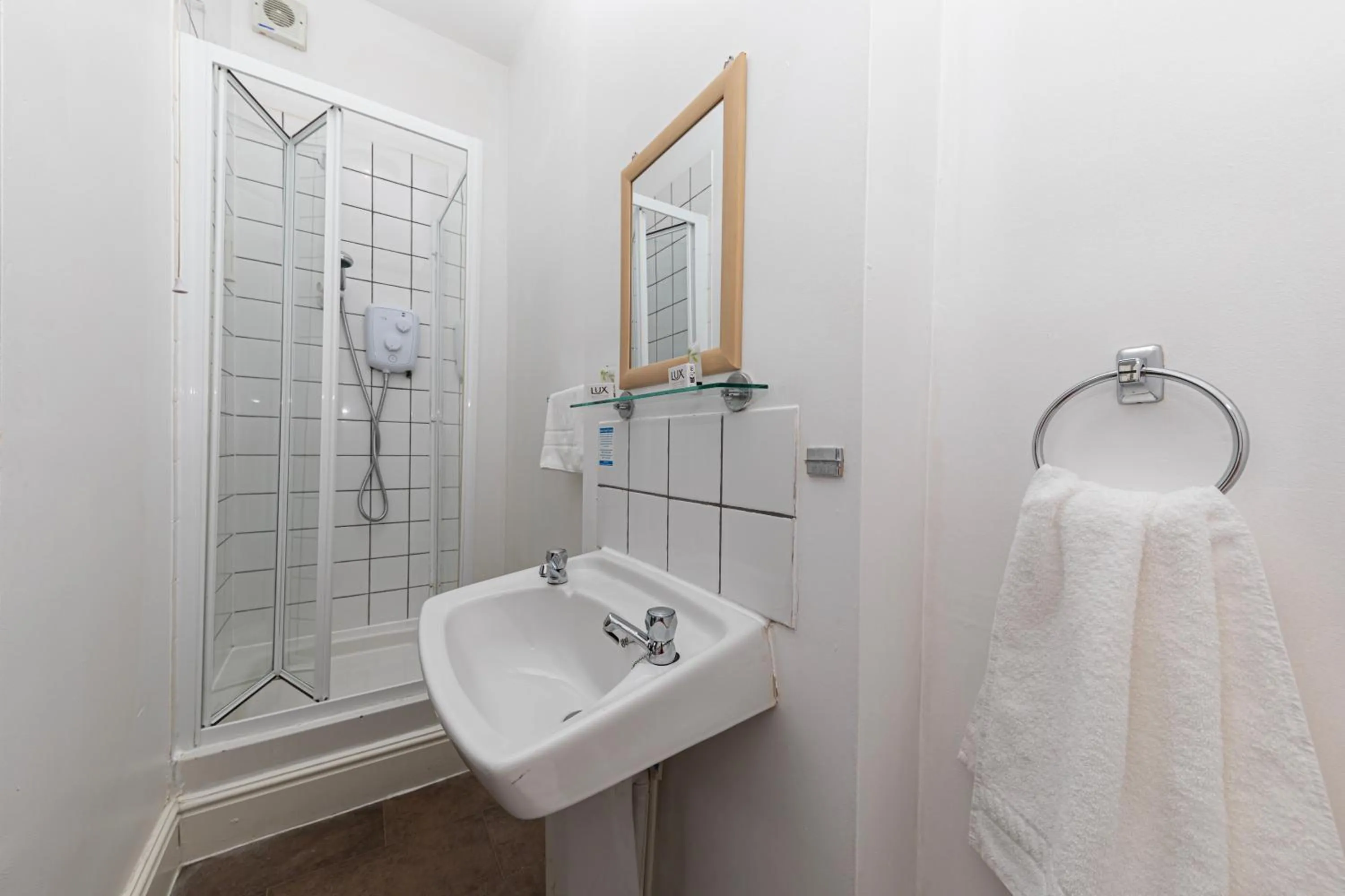 Shower in The Manor Hotel