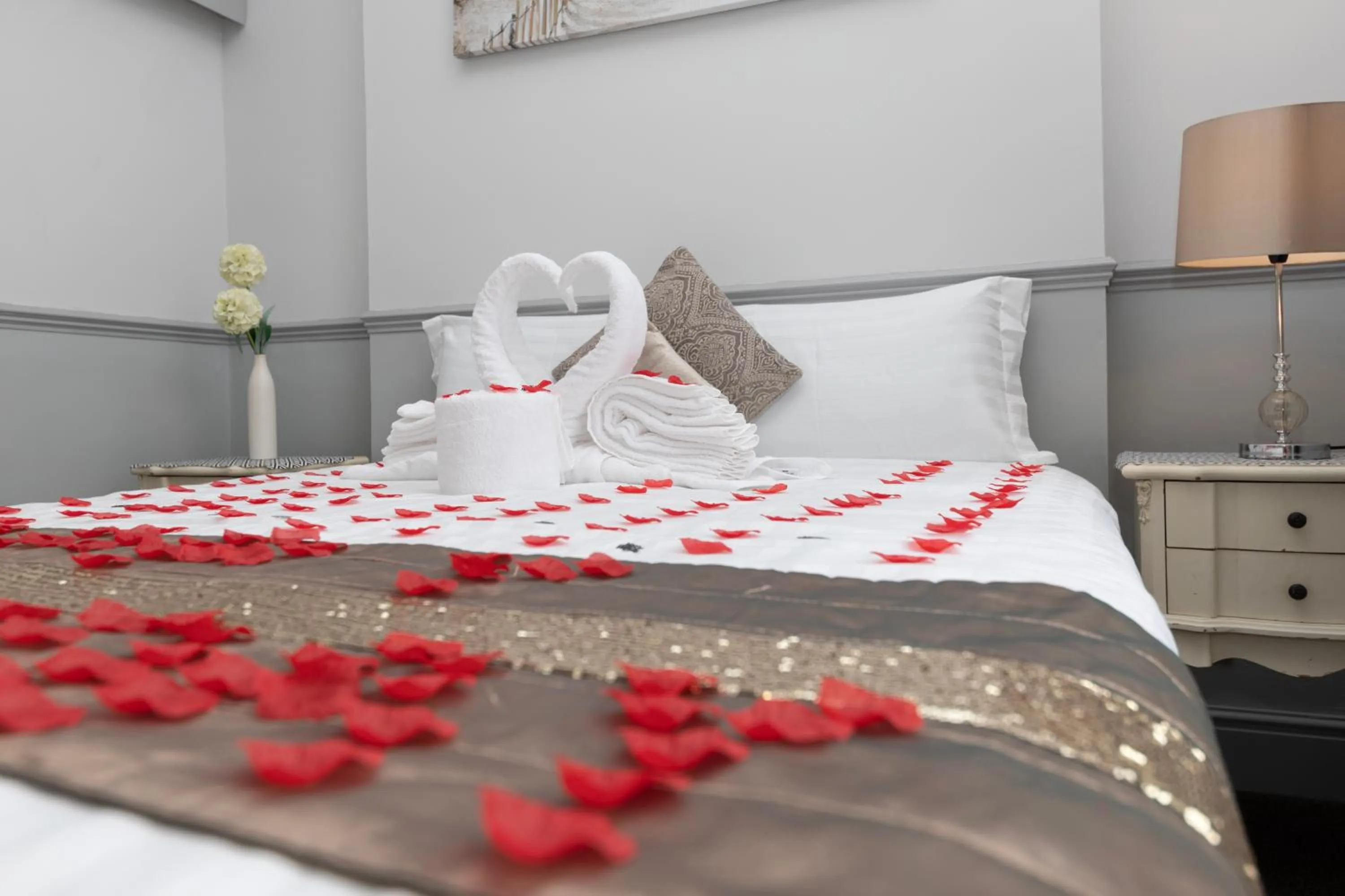 Bed in The Manor Hotel