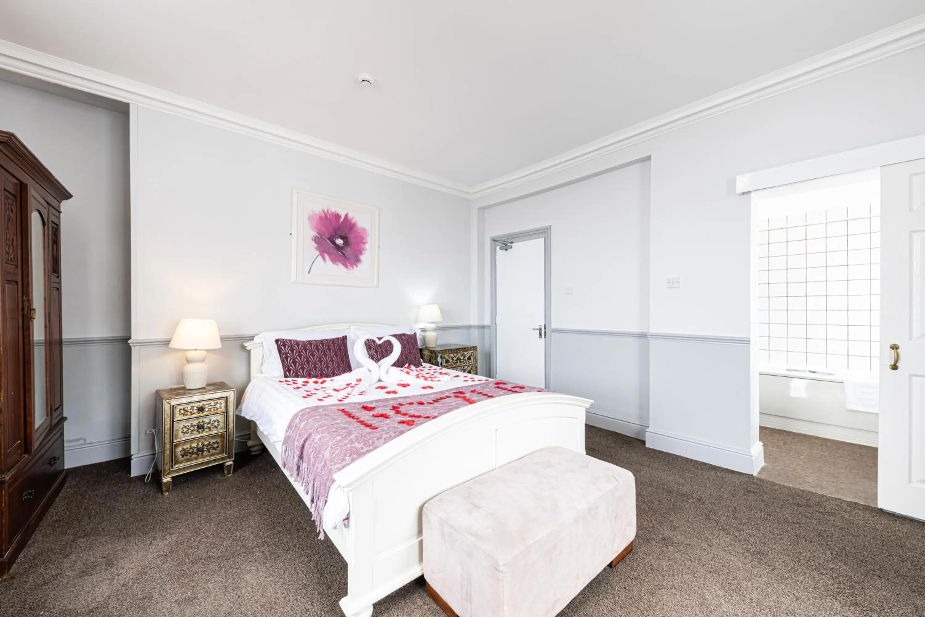 Bed in The Manor Hotel